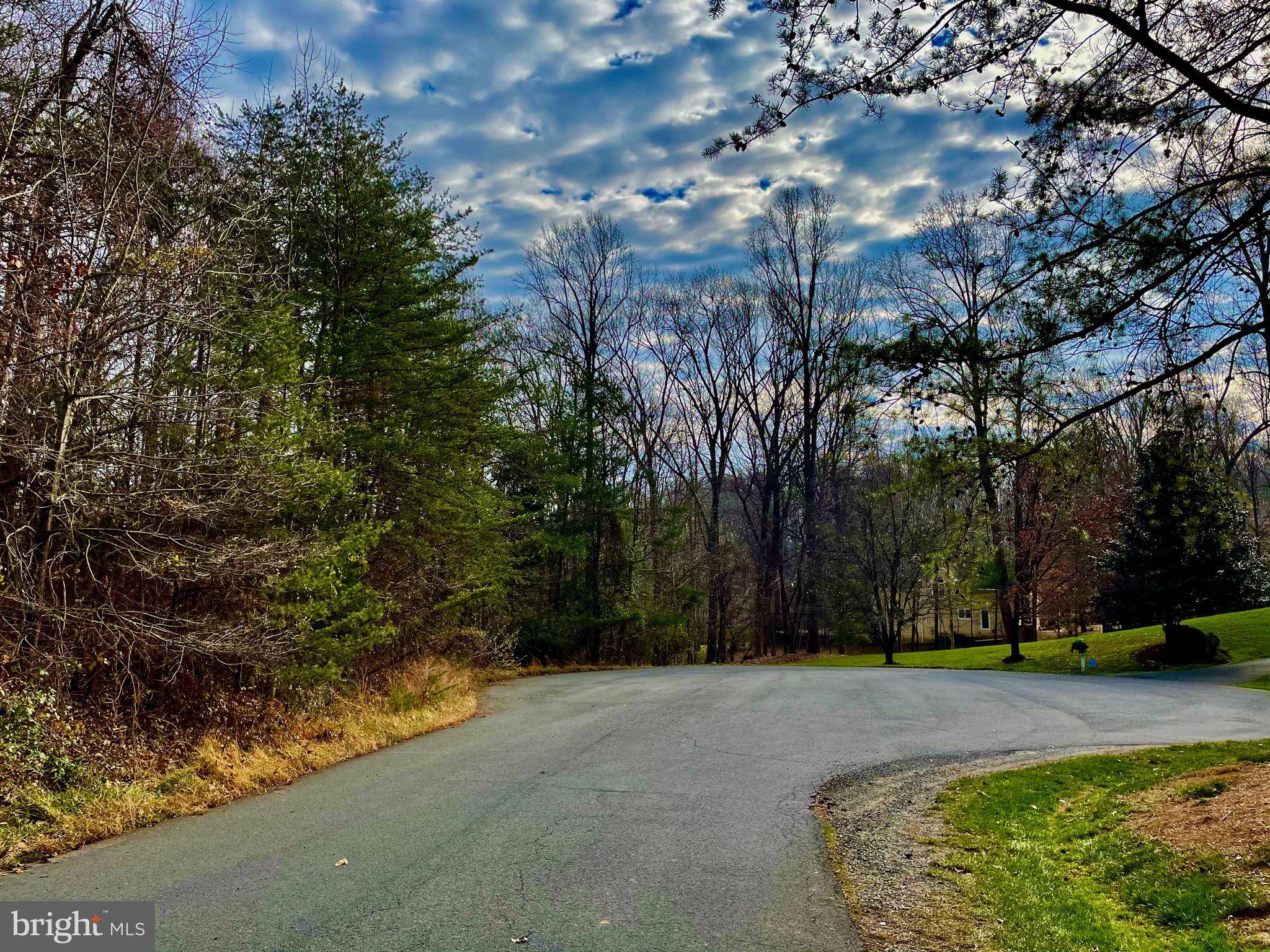 Great Falls, VA 22066,390 NICHOLS RUN CT