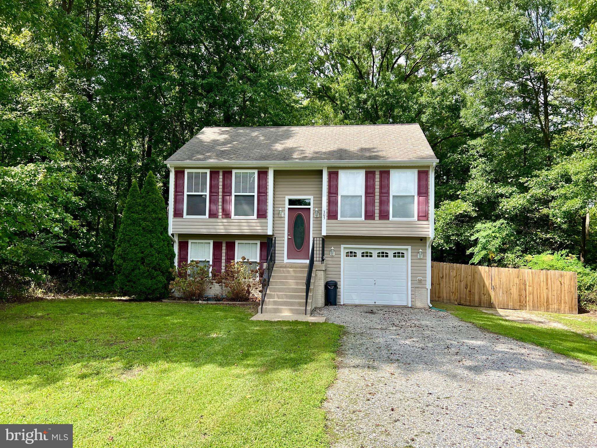 Colonial Beach, VA 22443,303 CLEARVIEW DR