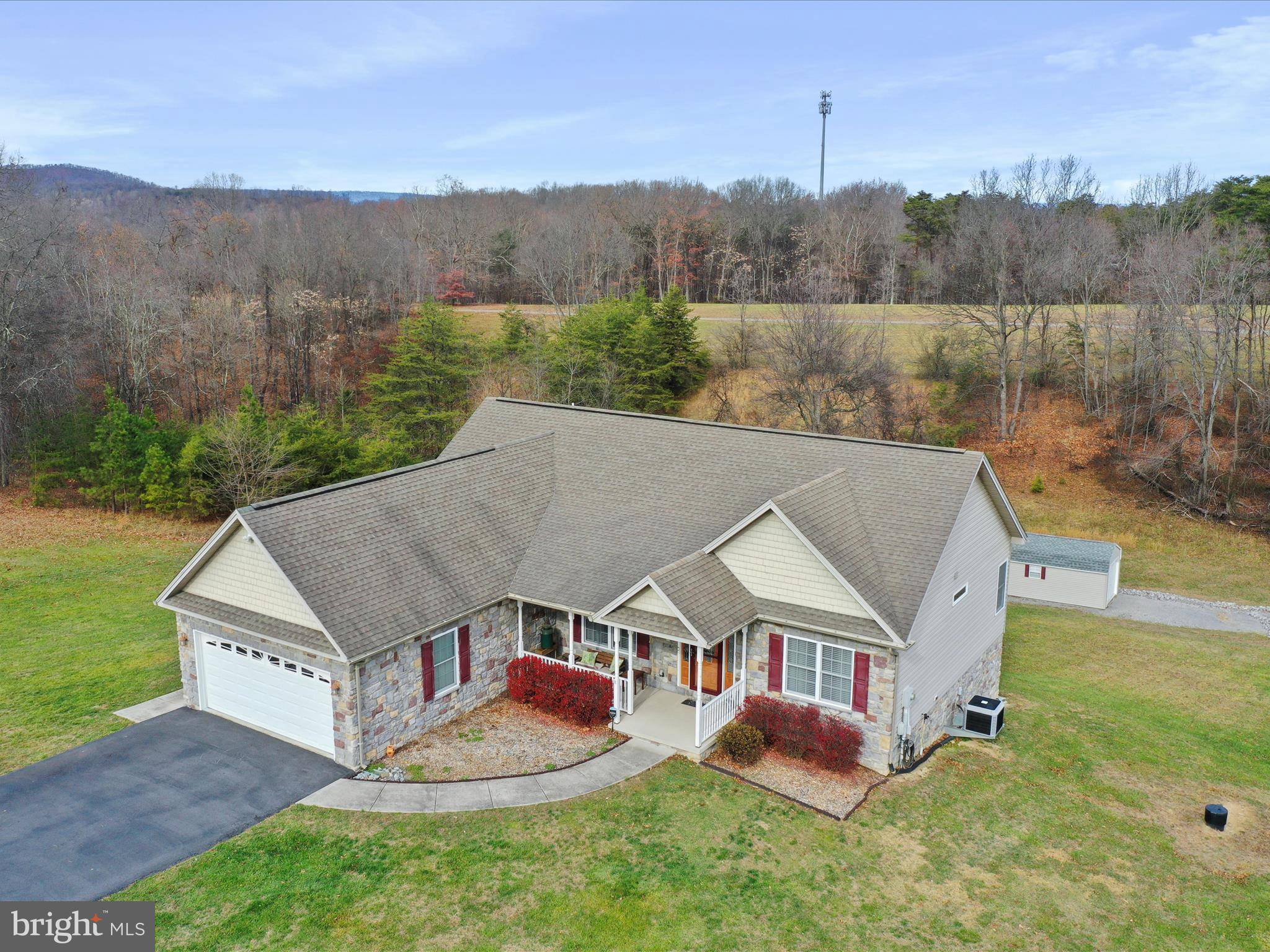 Berkeley Springs, WV 25411,136 FAIRVIEW OAKS LN