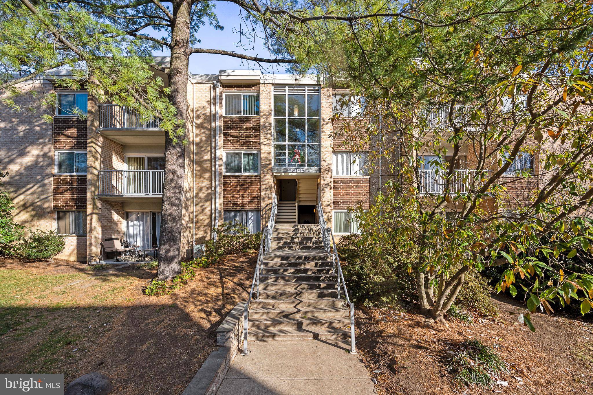 Falls Church, VA 22042,8000 CHANUTE PL #18/16