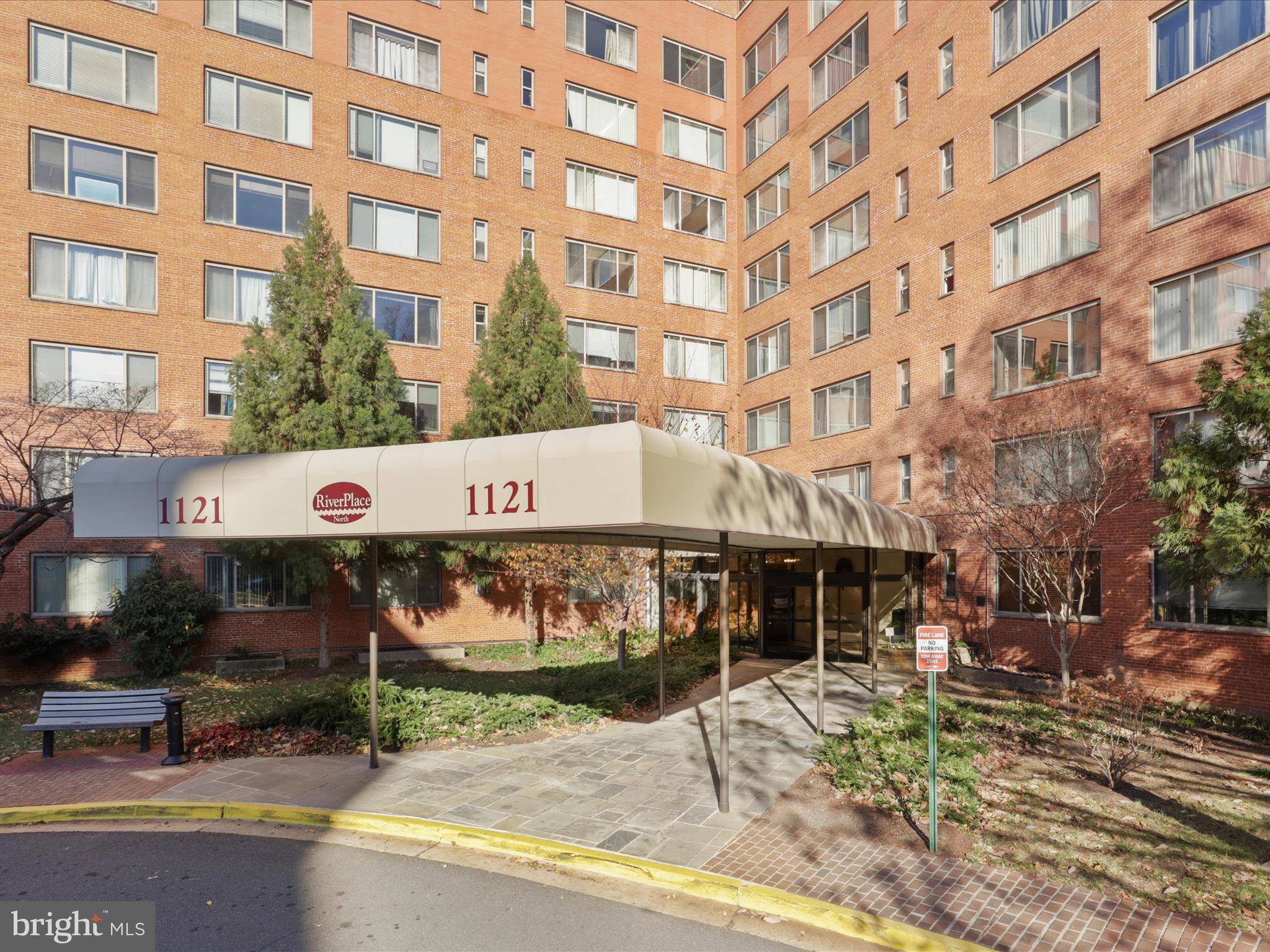 Arlington, VA 22209,1121 ARLINGTON BLVD #211