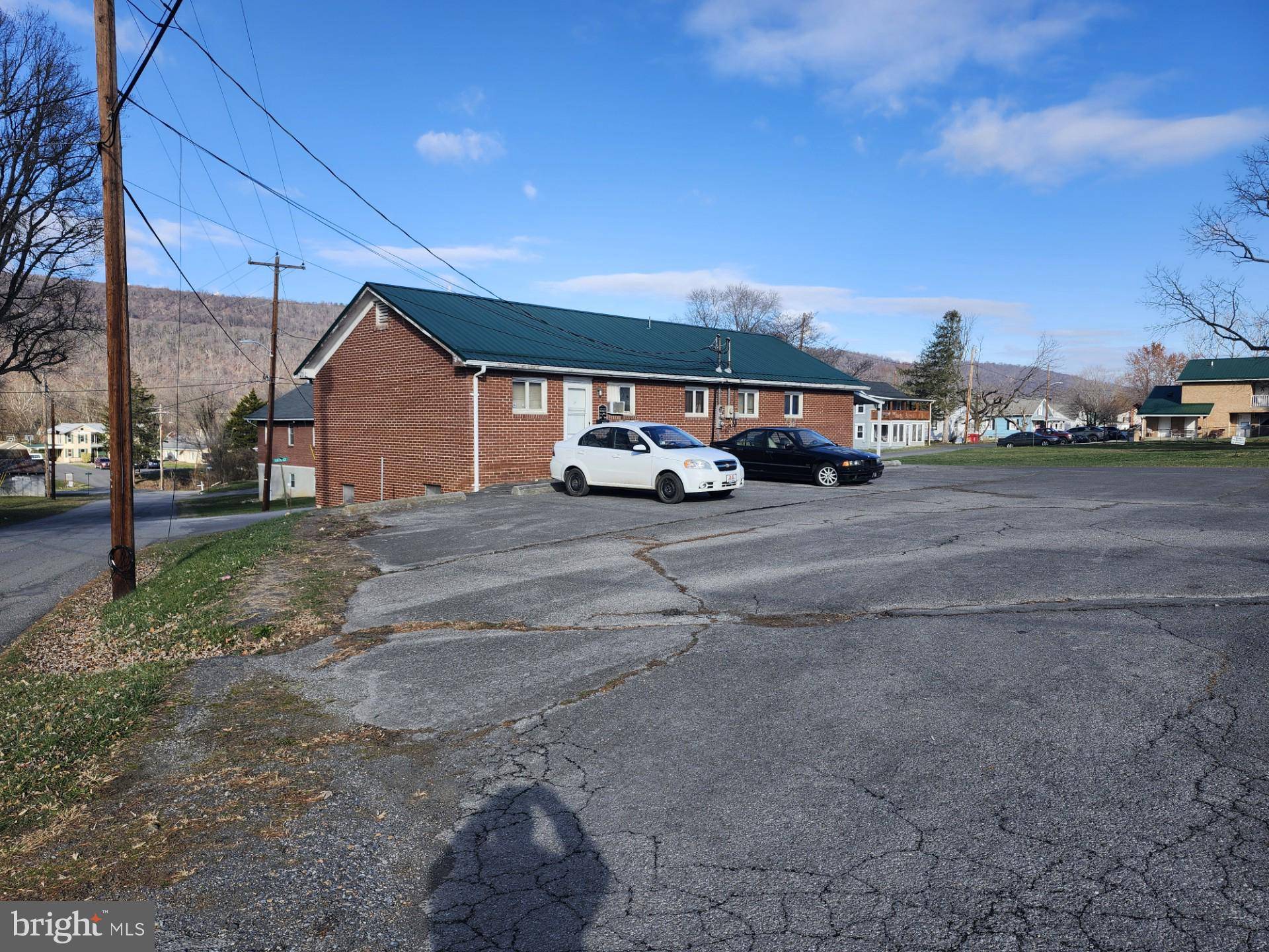 Romney, WV 26757,318 ELK PL