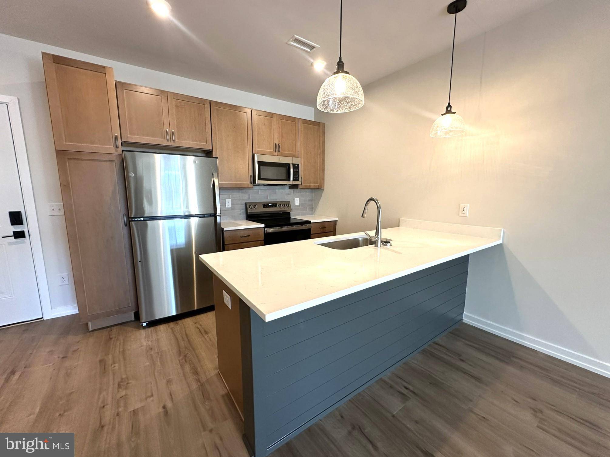 Chalfont, PA 18914,409 W BUTLER AVE #215 (A-02)