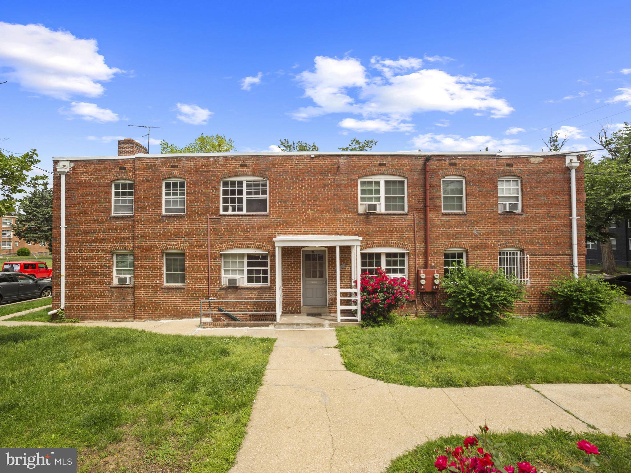 Washington, DC 20032,10 DANBURY ST SE #1