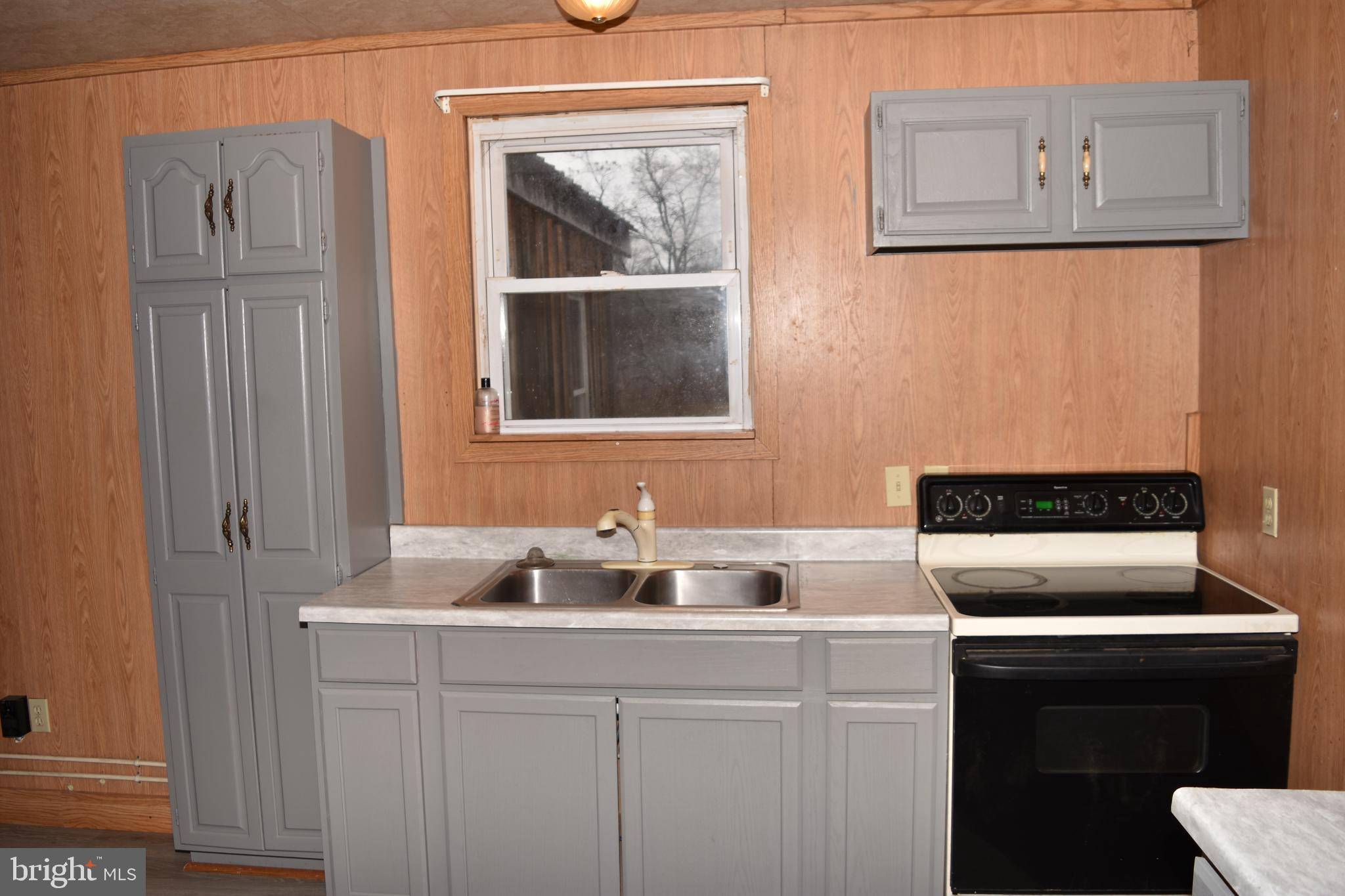 Great Cacapon, WV 25422,756 OLIVER LN