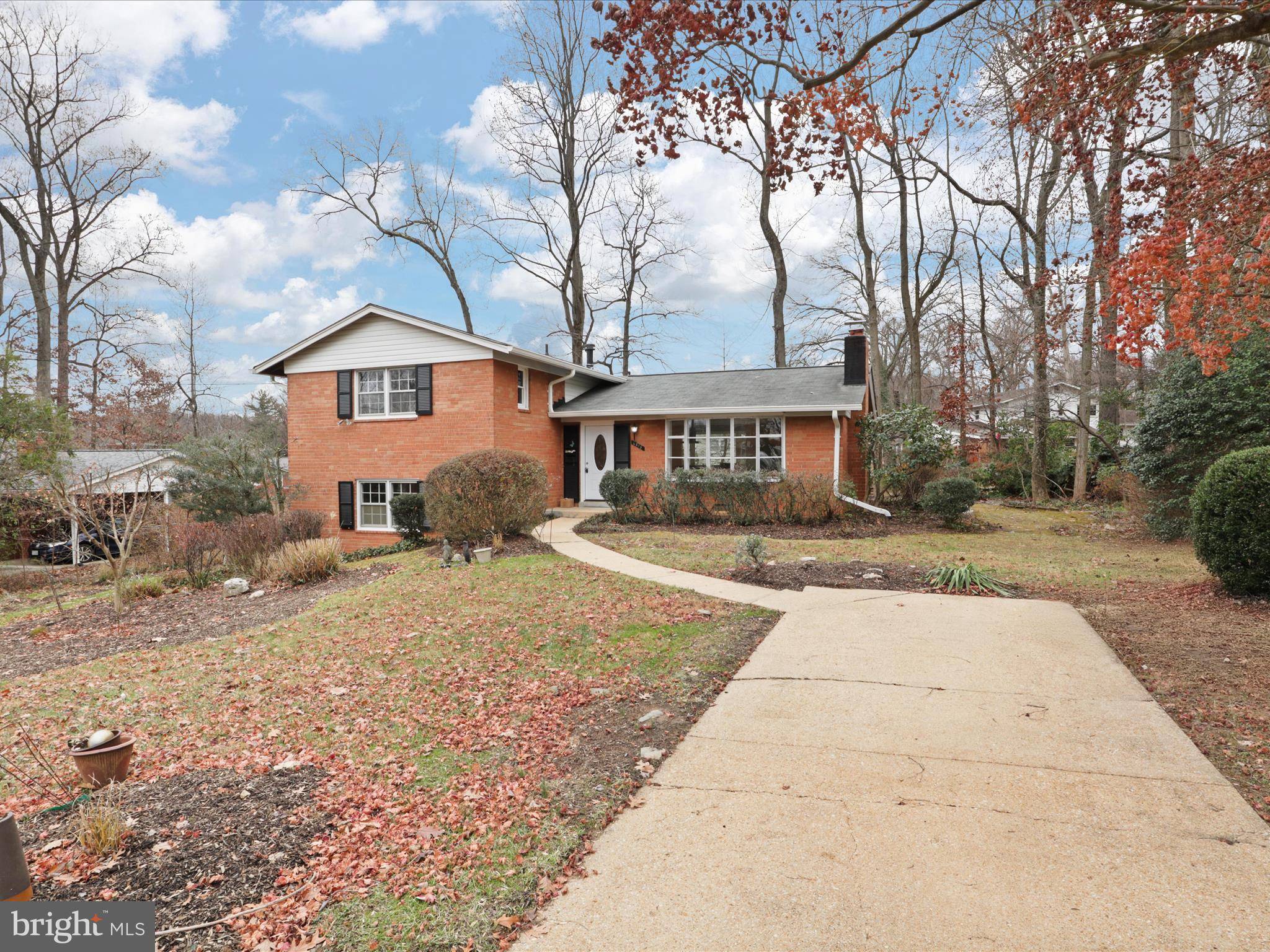 Annandale, VA 22003,6815 MAPLECREST DR