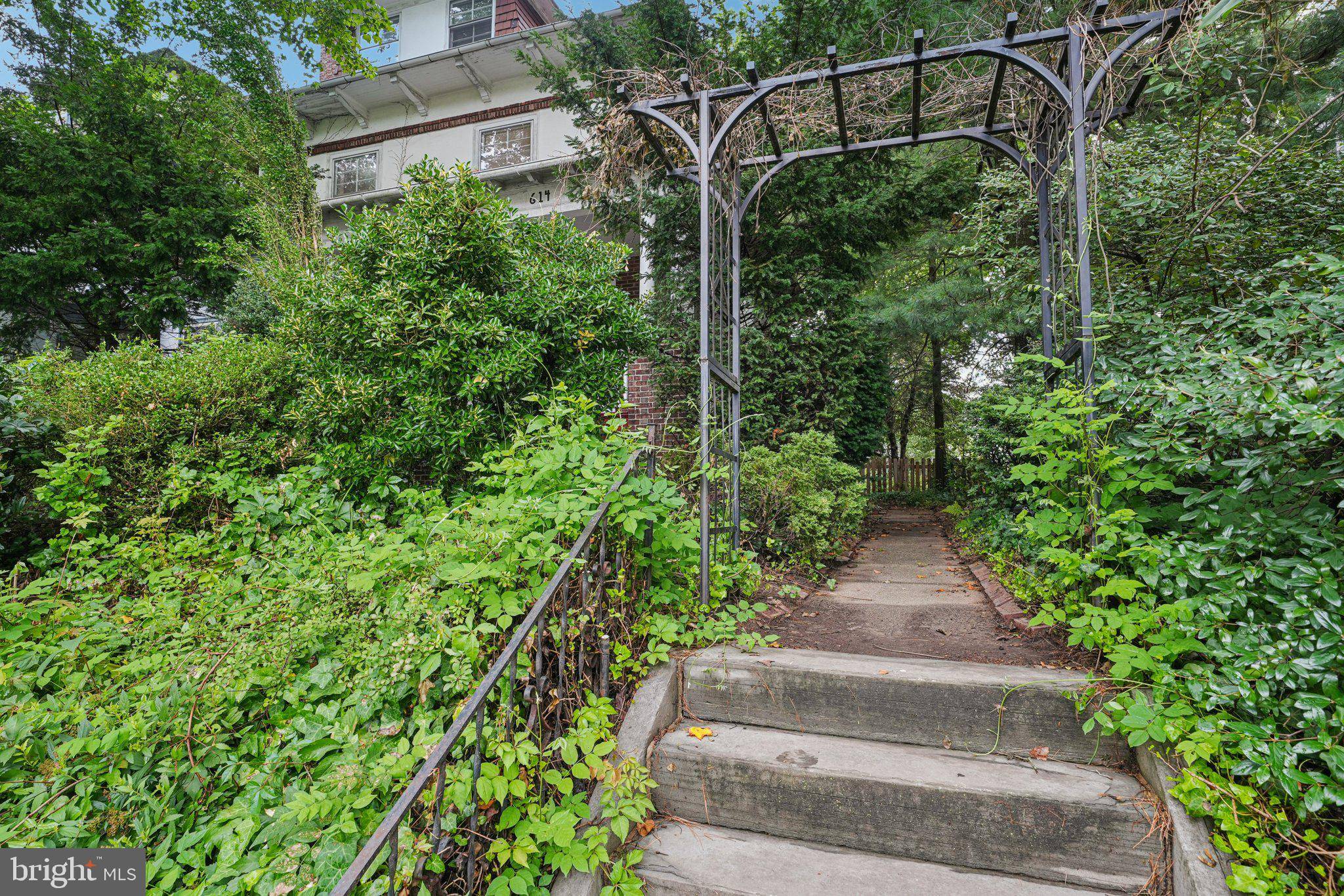 Philadelphia, PA 19119,614 E VERNON RD