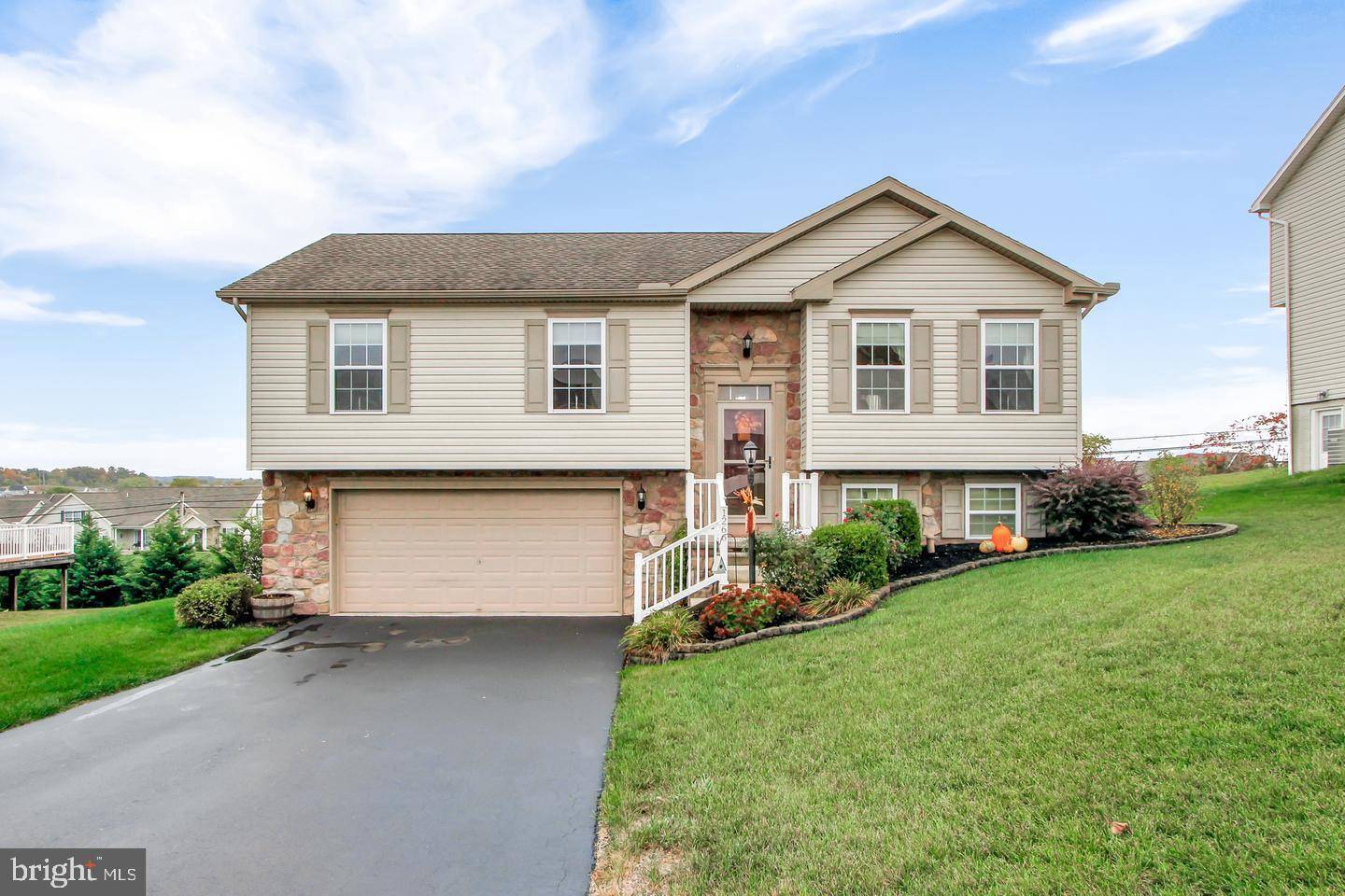 York, PA 17408,1266 SUMMIT RUN CT