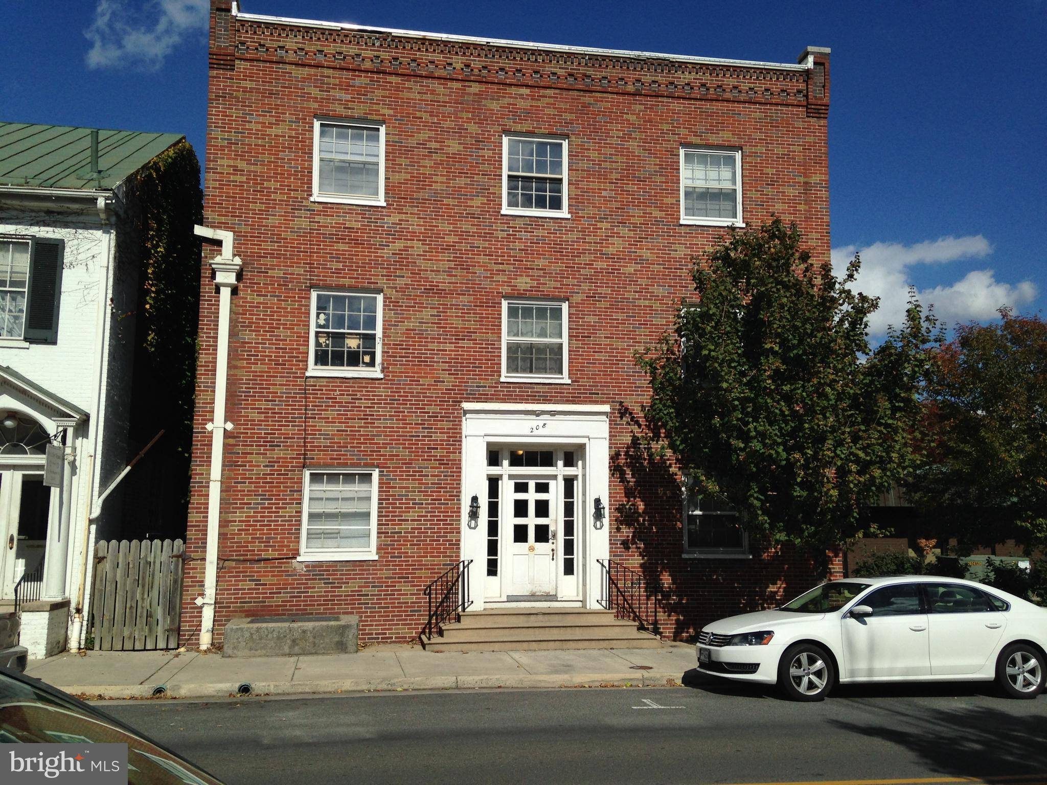 Winchester, VA 22601,208 W BOSCAWEN ST #8