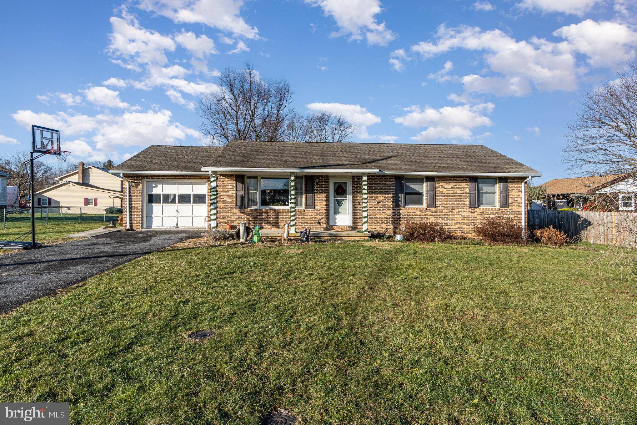 Carlisle, PA 17015,104 HEDGE ROW LN