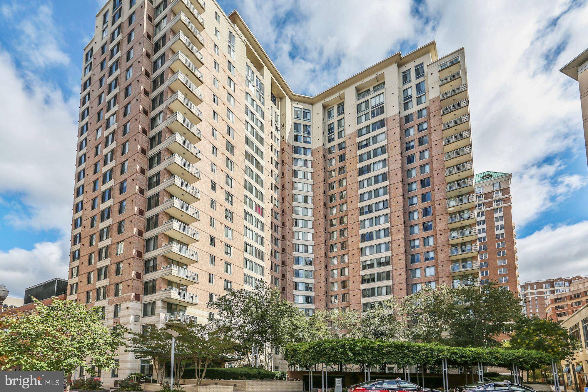 Arlington, VA 22203,851 N GLEBE RD #1721