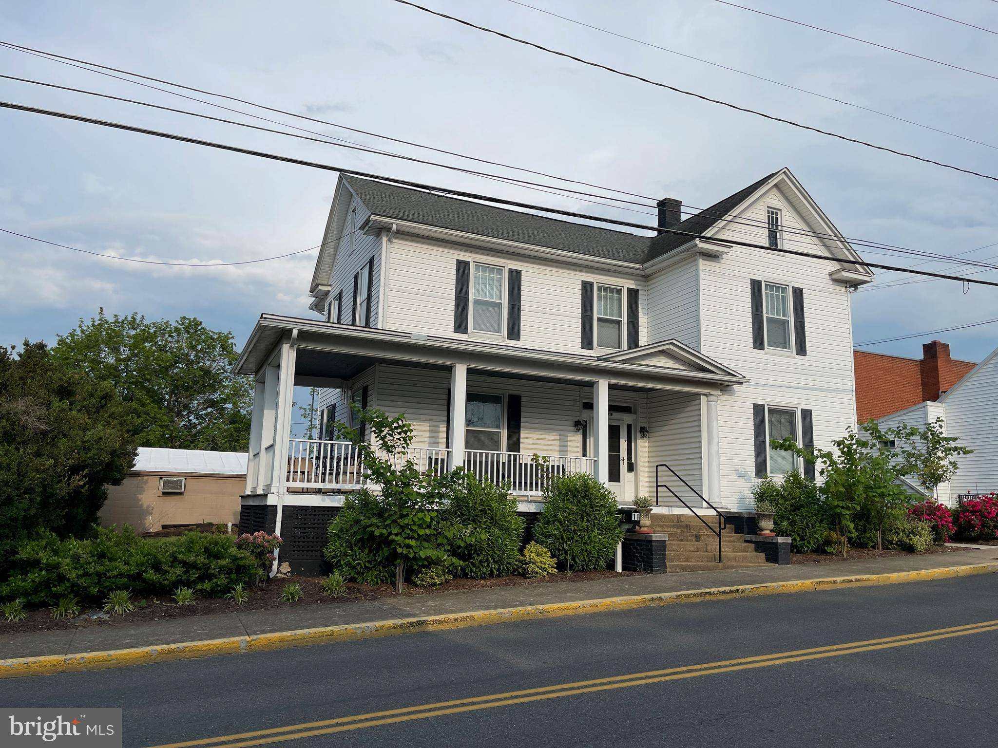 Luray, VA 22835,11 S COURT ST