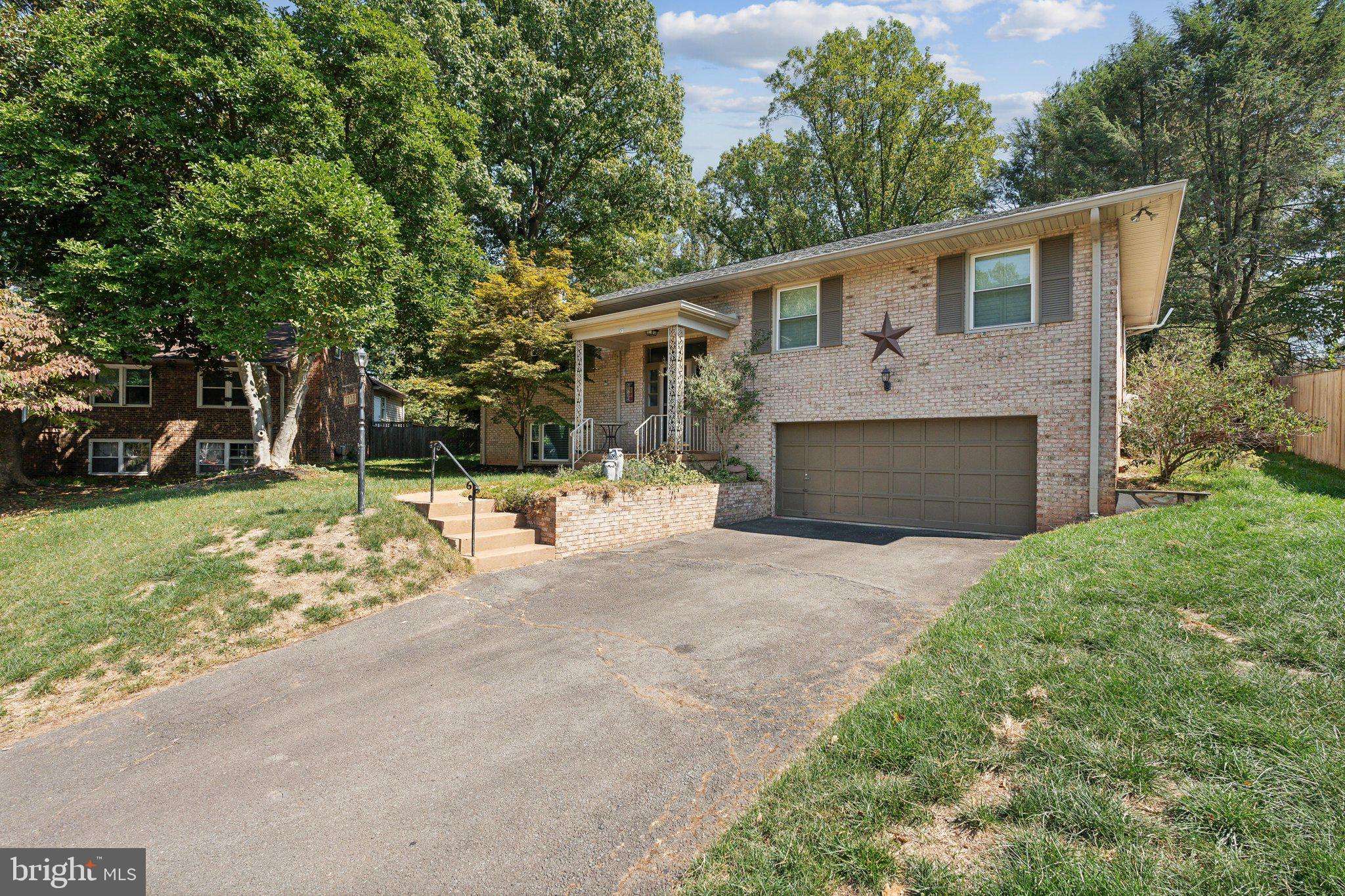 Falls Church, VA 22043,7103 PENGUIN PL