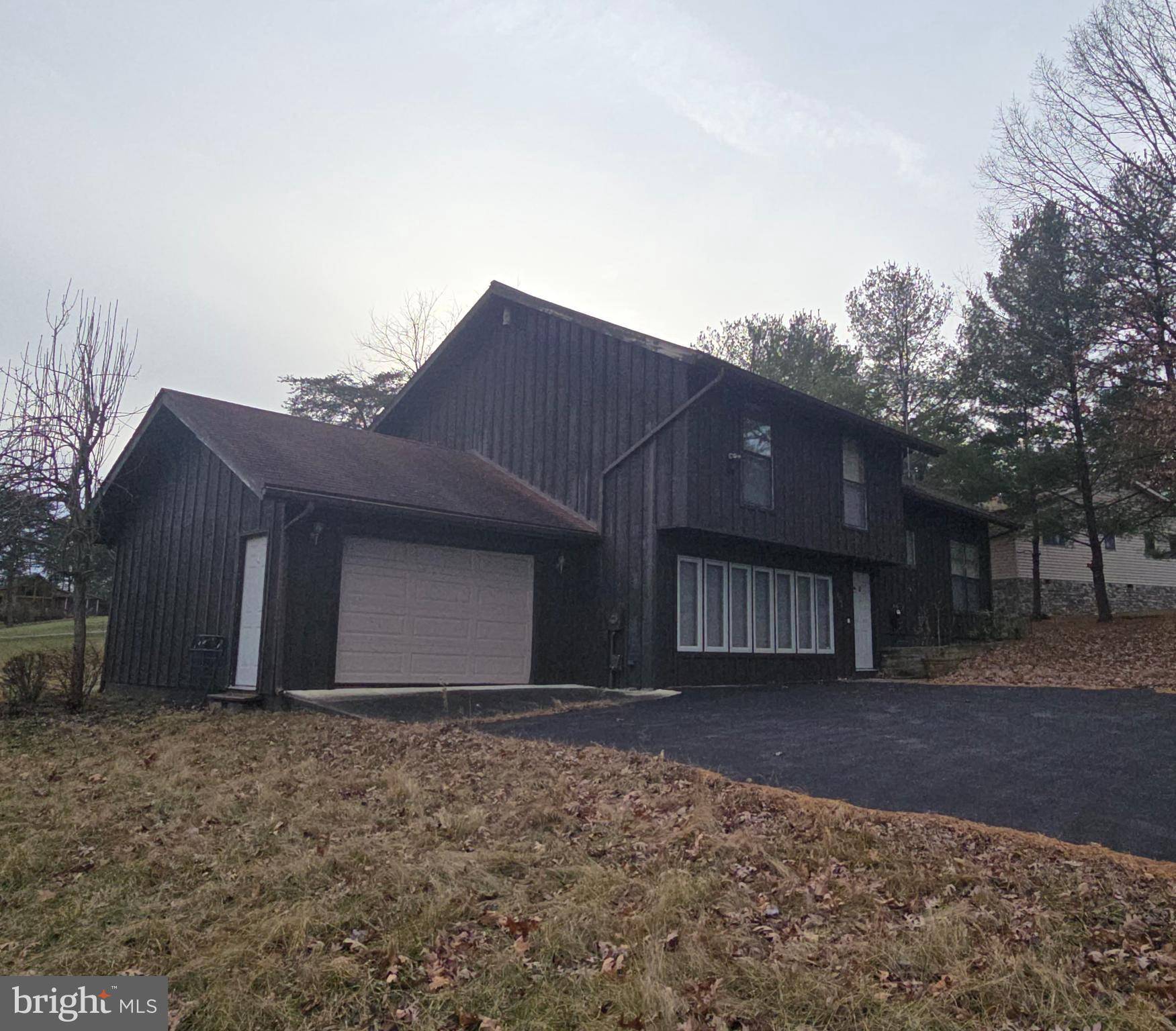 Hedgesville, WV 25427,203 THE WOODS RD