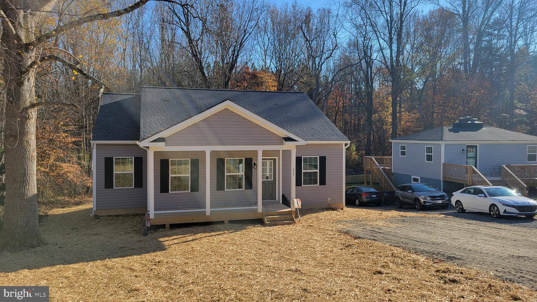 Louisa, VA 23093,228 REDBUD DR