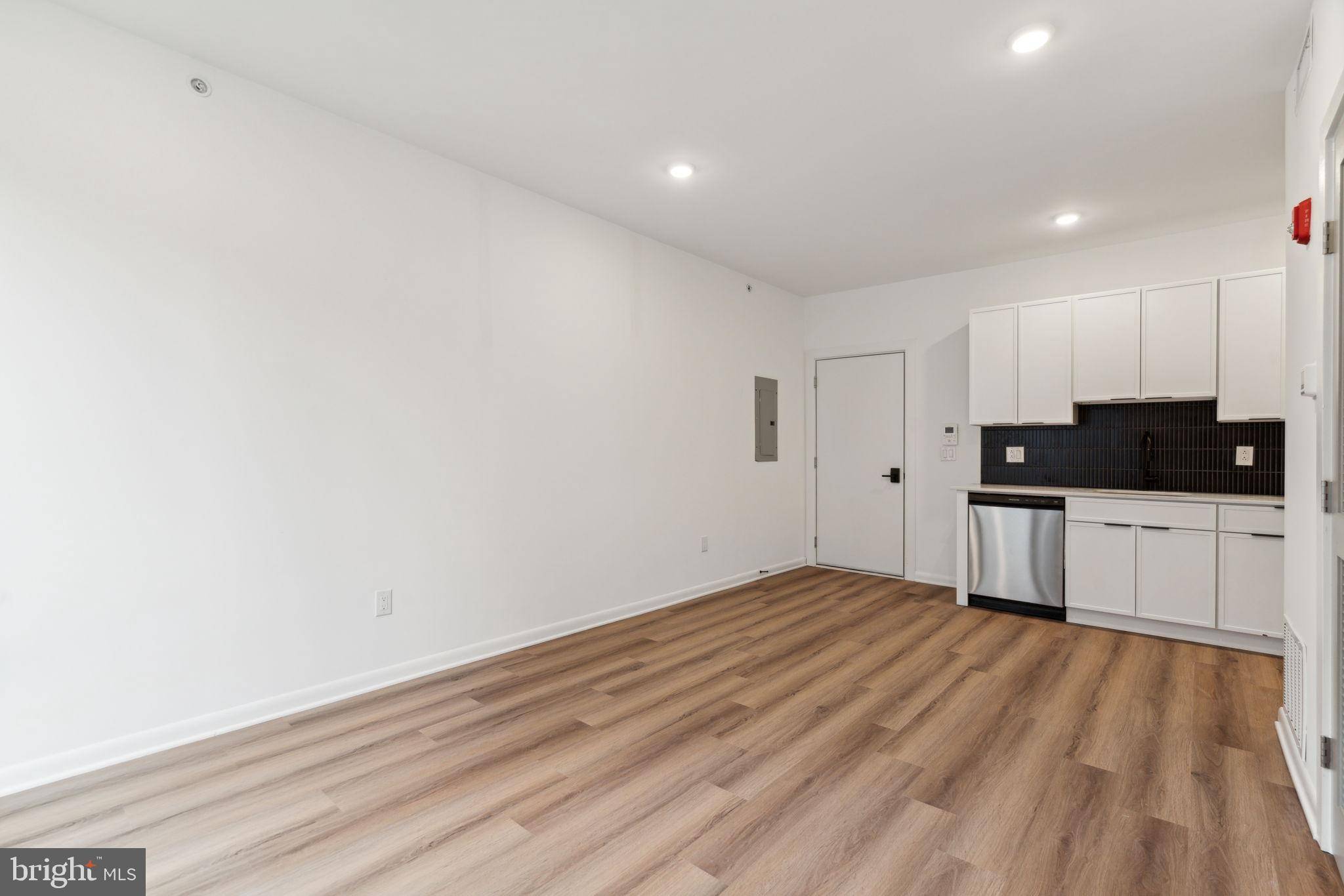 Philadelphia, PA 19122,2039 N FRONT ST #404