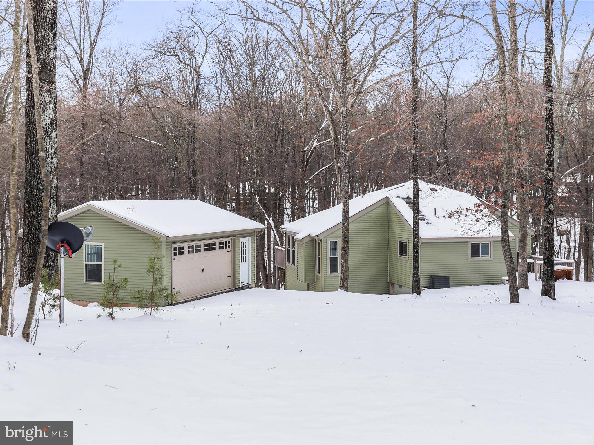 Hedgesville, WV 25427,350 BLACK HAWK LN