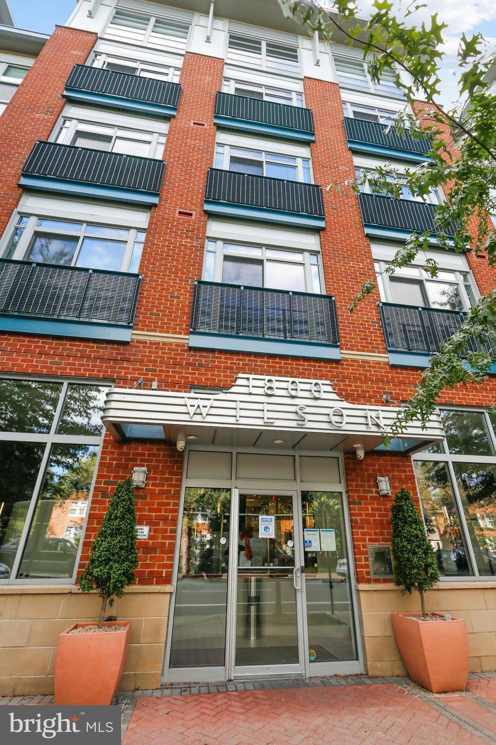 Arlington, VA 22201,1800 N WILSON BLVD #405