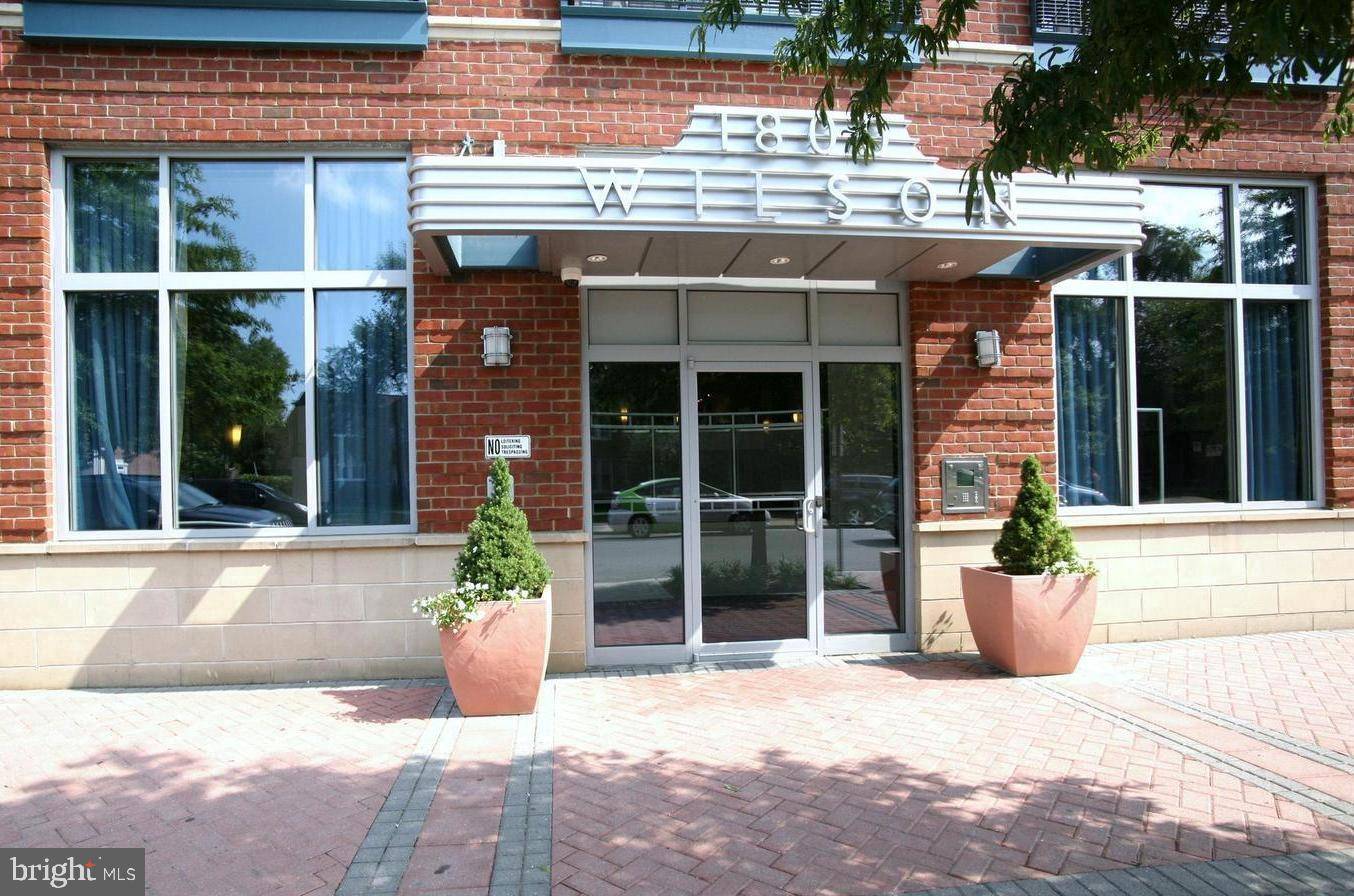 Arlington, VA 22201,1800 N WILSON BLVD #405