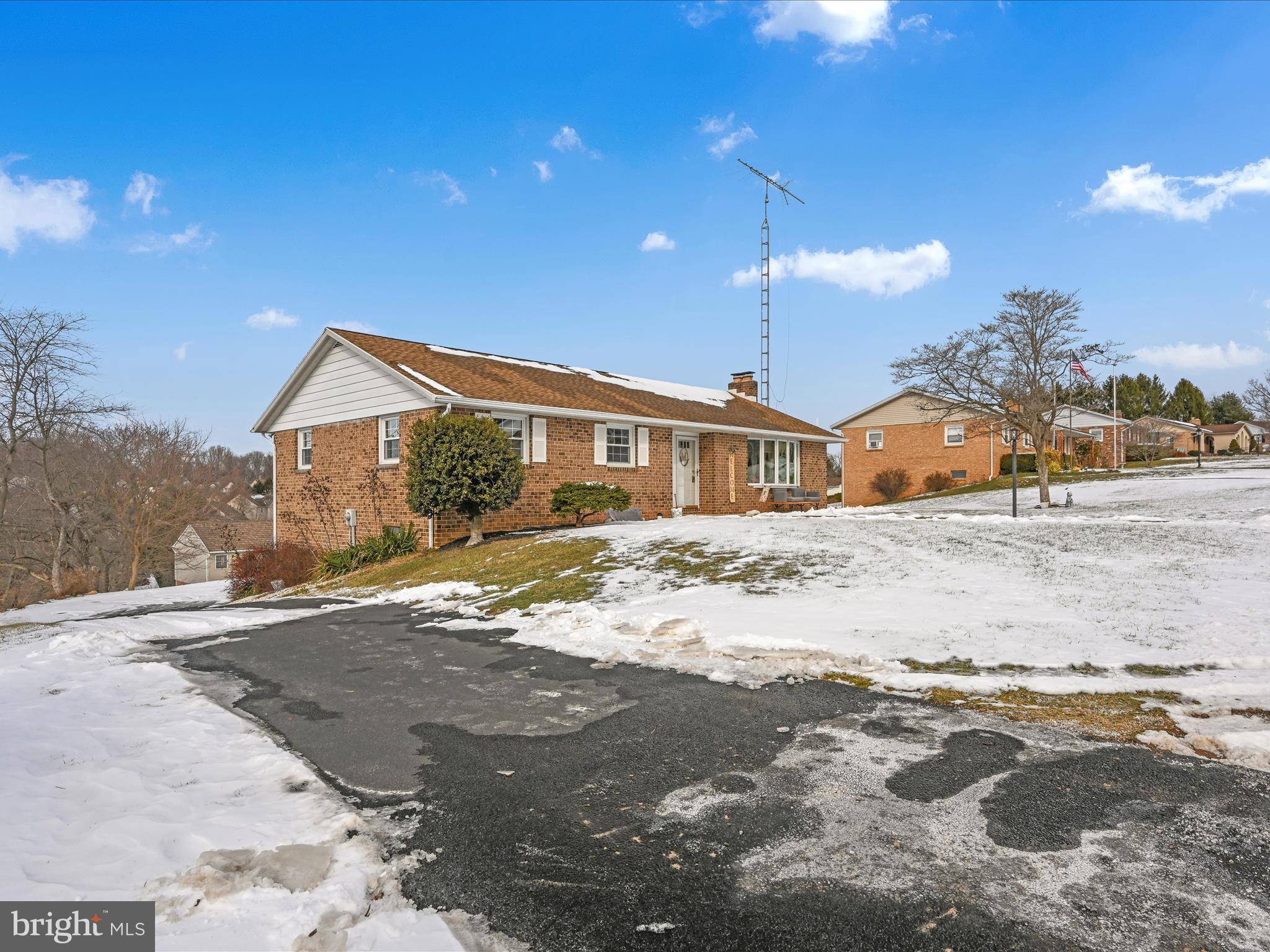 Jacobus, PA 17407,19 HILLSIDE DR