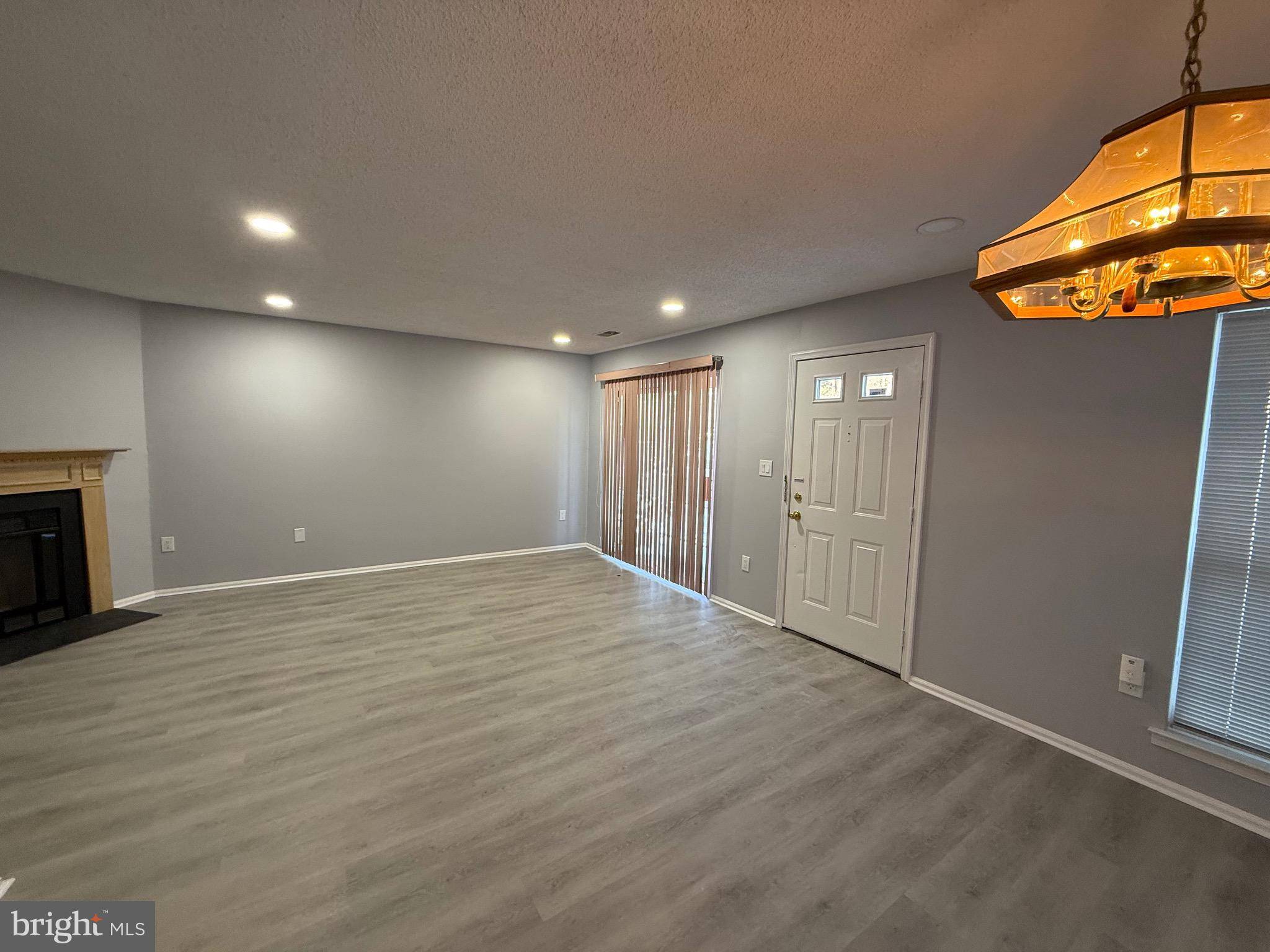 Hamilton, NJ 08619,94 VERSAILLES CT