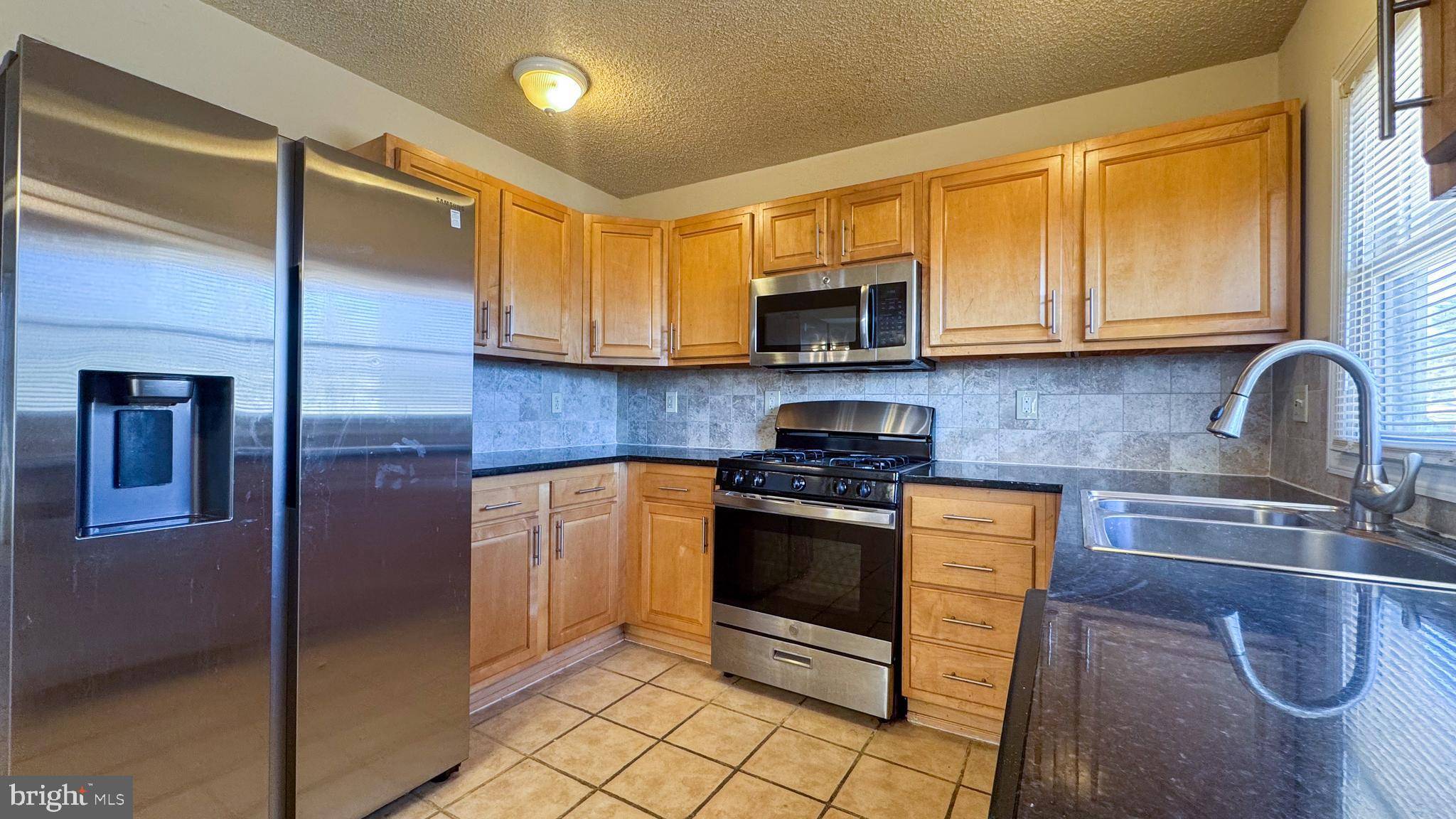 Willingboro, NJ 08046,7 MARIGOLD LN