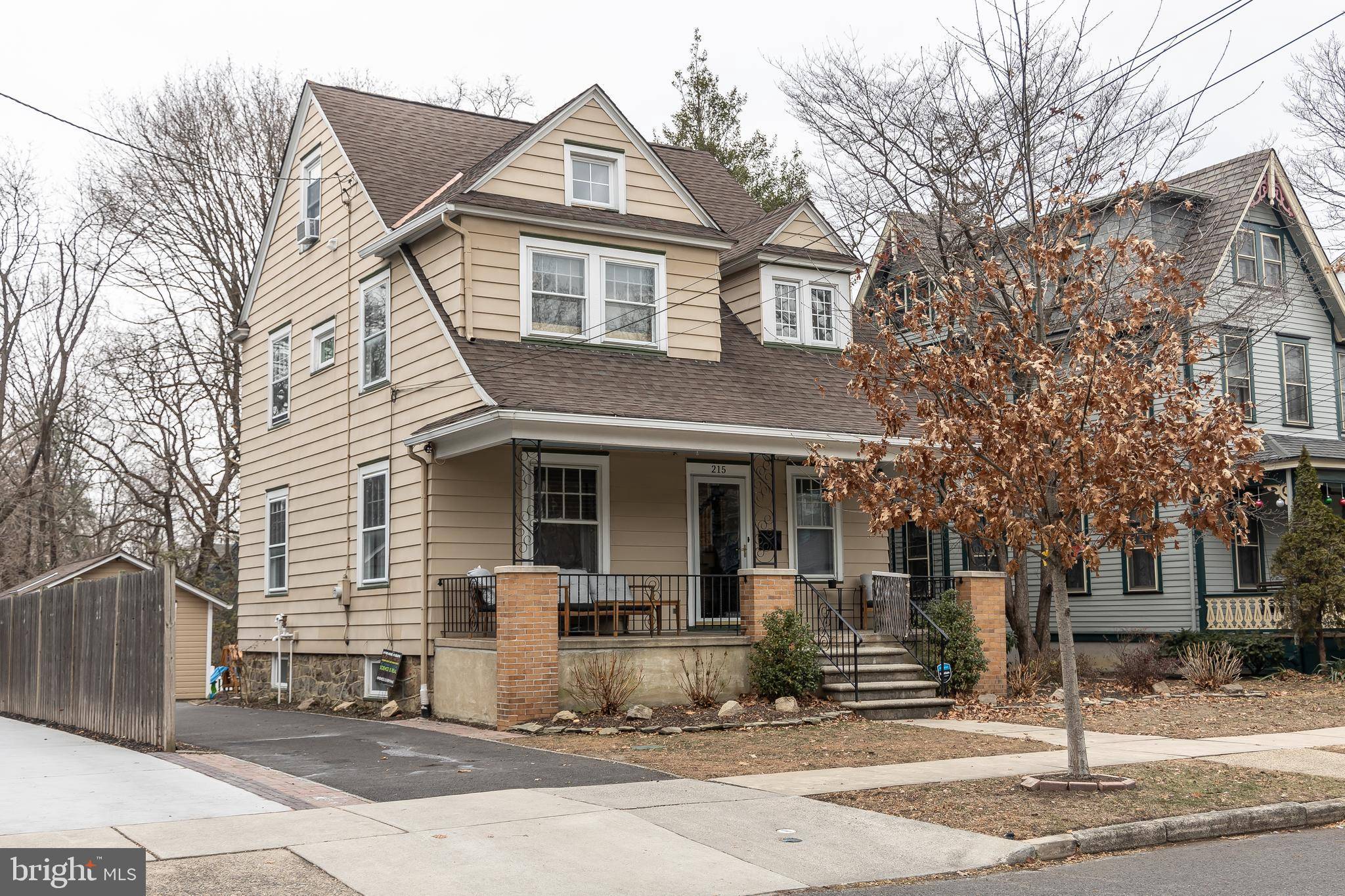 Collingswood, NJ 08108,215 LAKEVIEW DR