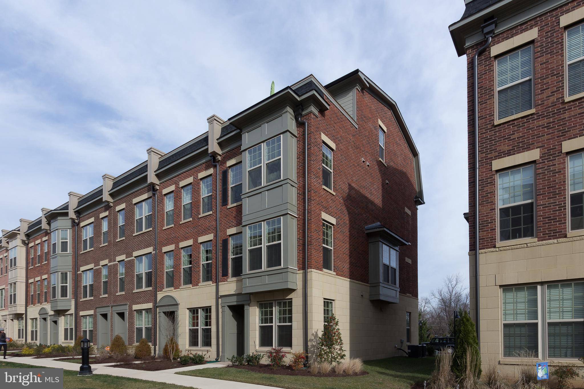 Oxon Hill, MD 20745,839 REGENTS SQ #352