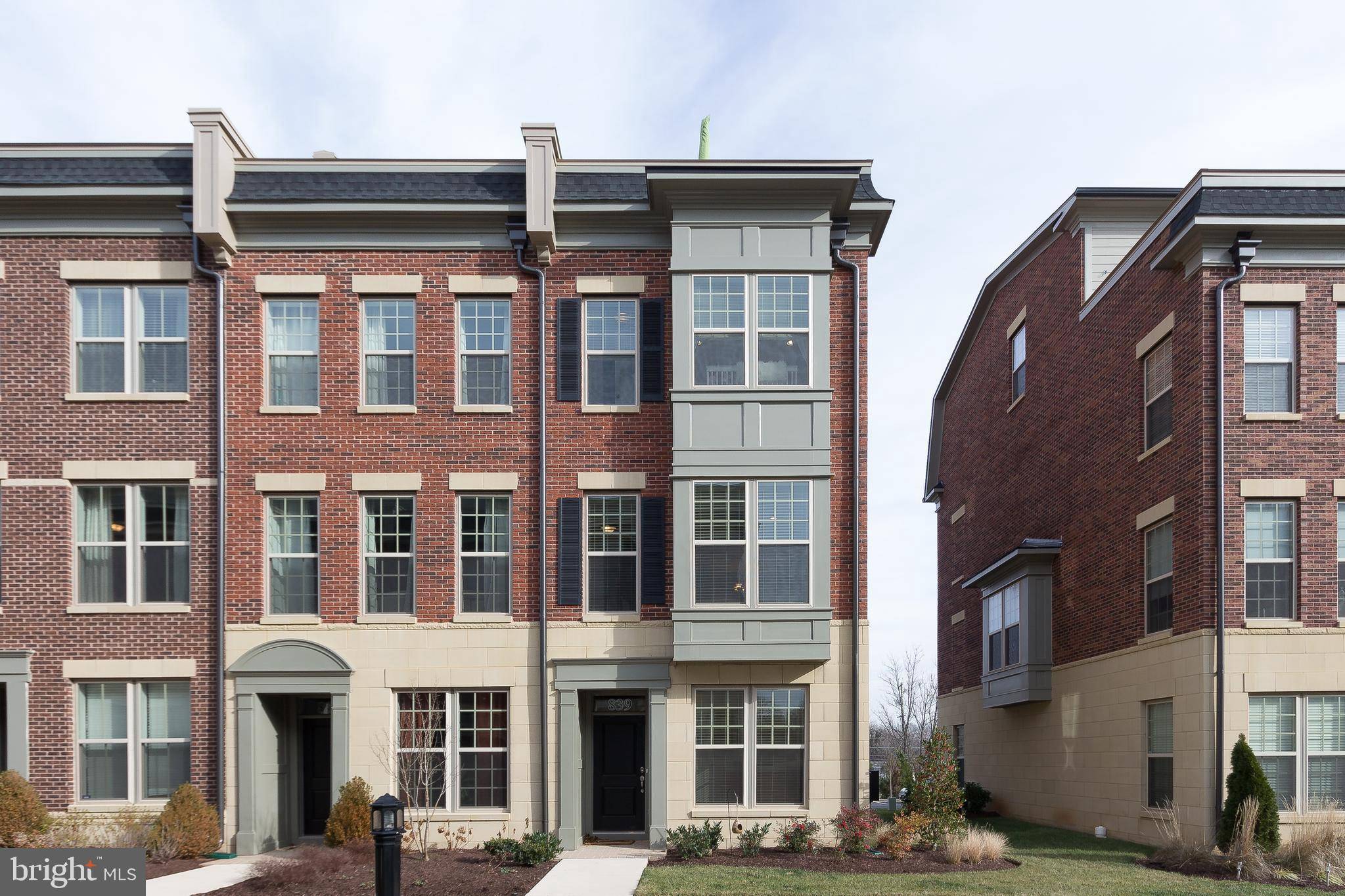 Oxon Hill, MD 20745,839 REGENTS SQ #352