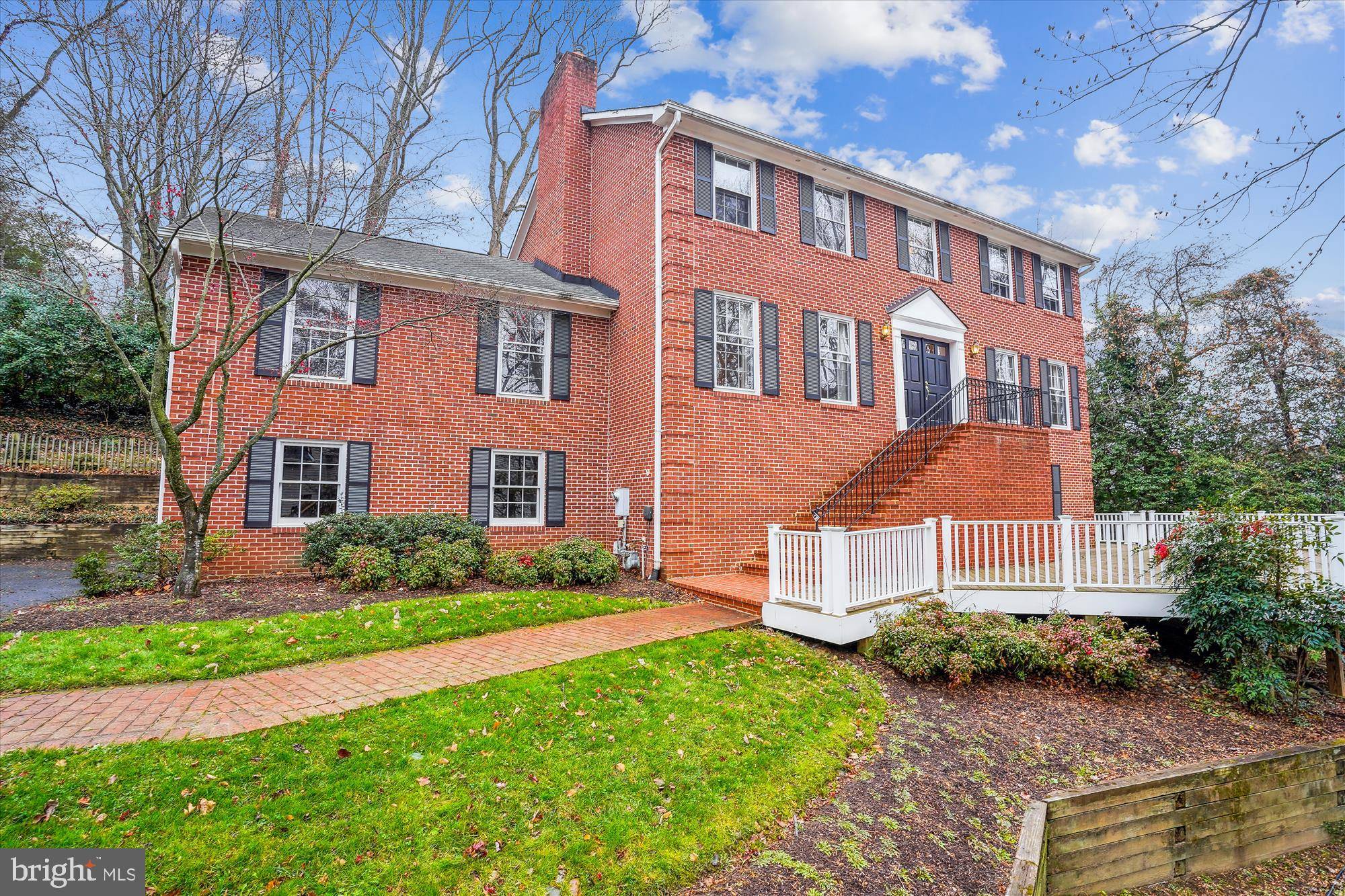 Mclean, VA 22101,5850 ASPEN WOOD CT