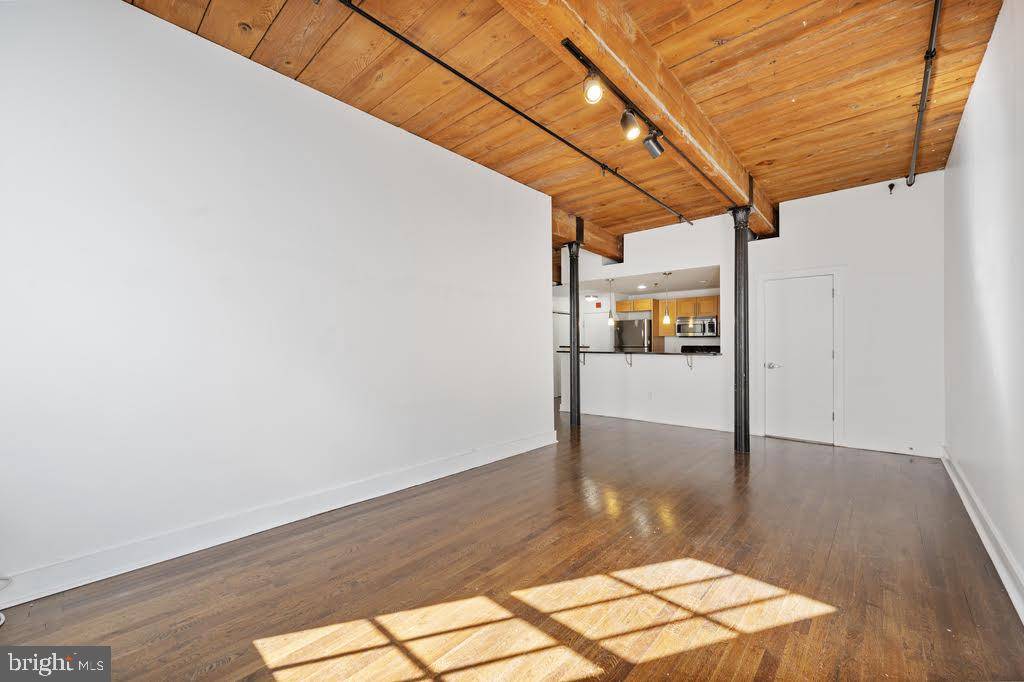 Philadelphia, PA 19106,209 CUTHBERT ST #202