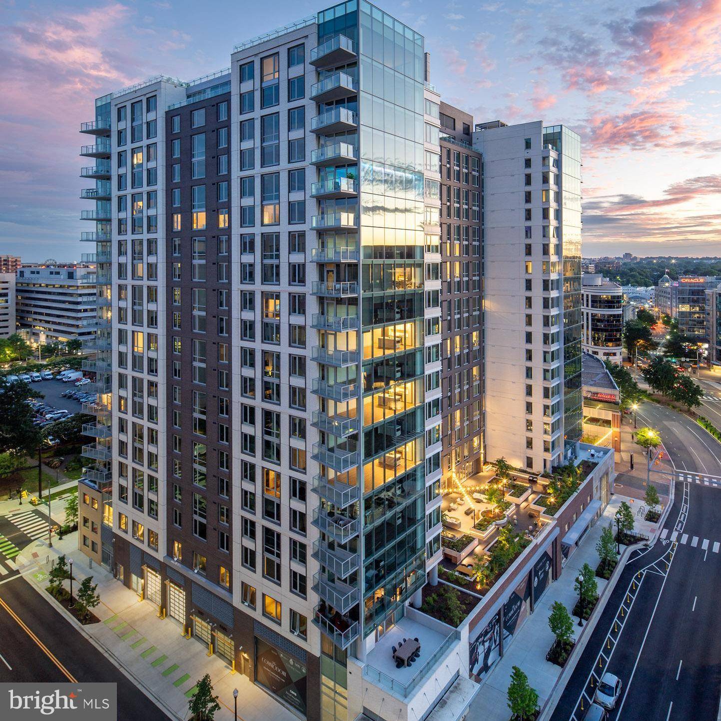 Arlington, VA 22201,2055 15TH ST N #2004