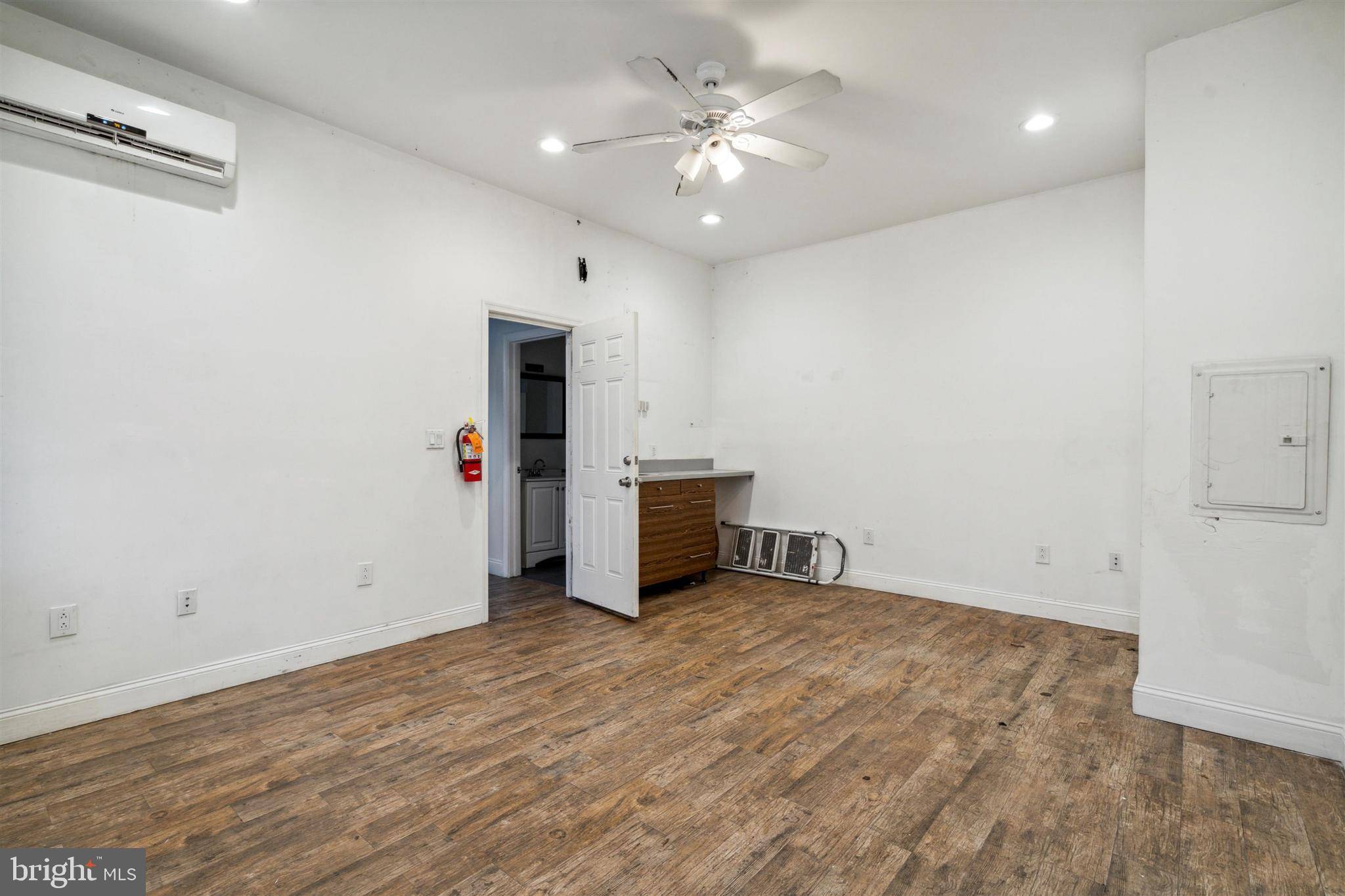 Philadelphia, PA 19125,2633-37 KENSINGTON AVE #1B