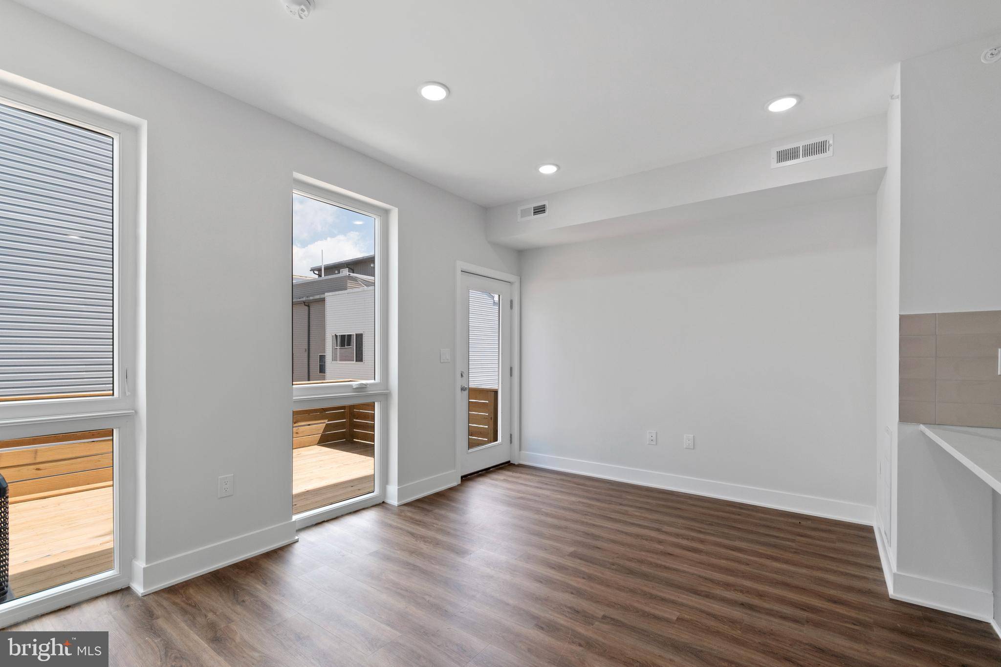Philadelphia, PA 19122,321 W BERKS ST #2