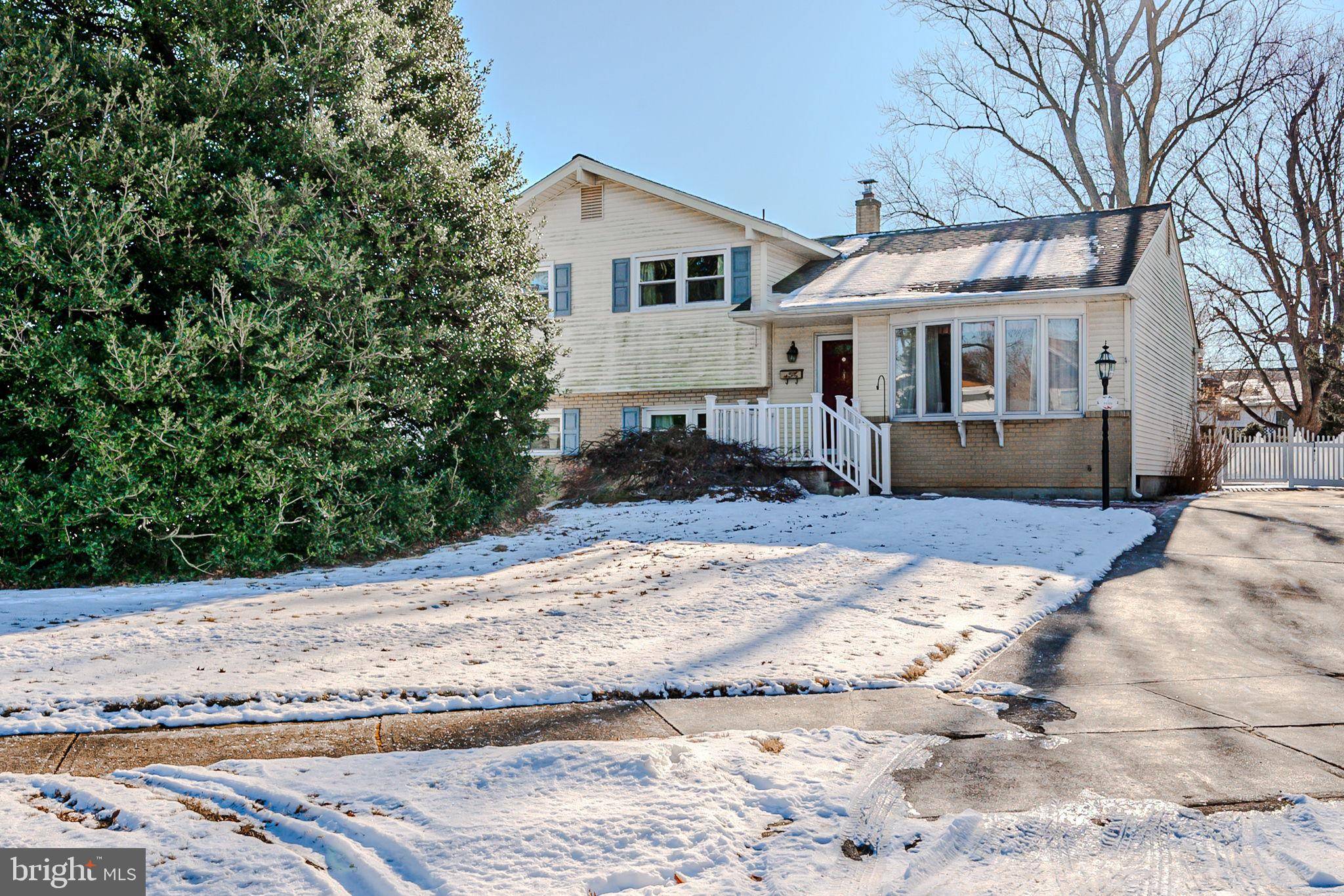 Claymont, DE 19703,1 KEATS DR