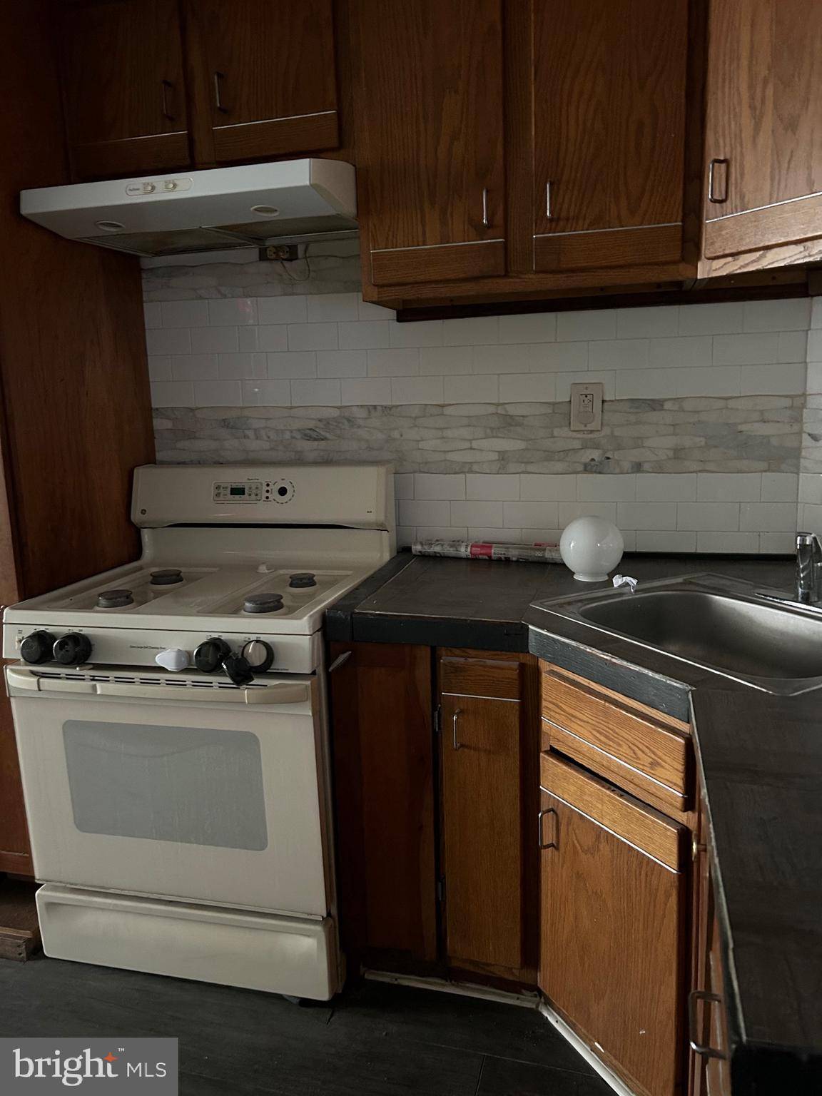 Philadelphia, PA 19133,917 W SOMERSET ST