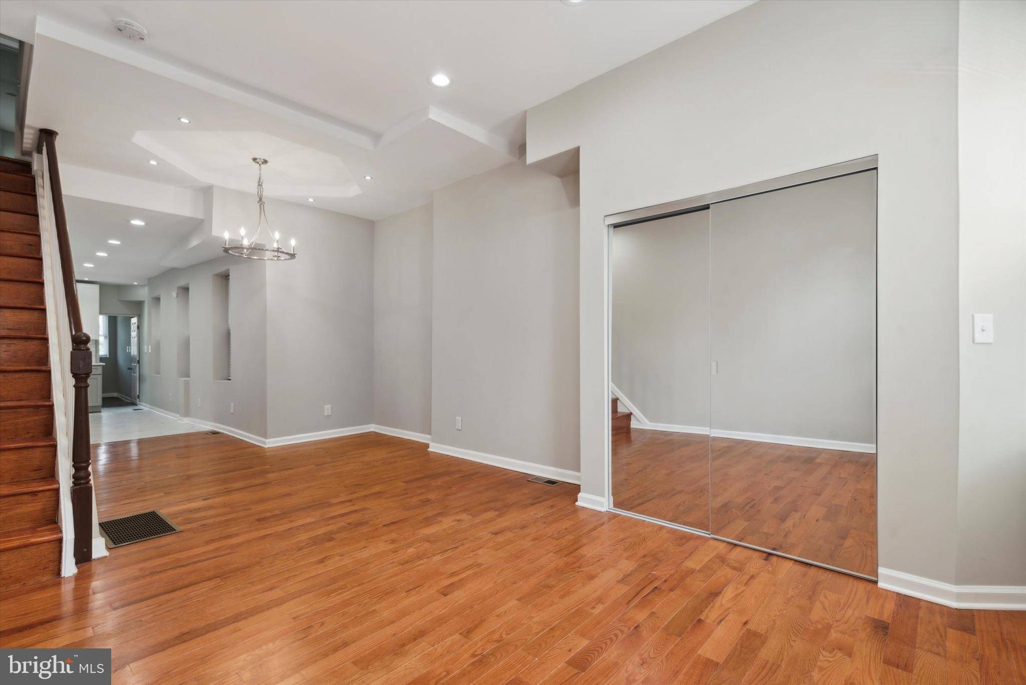 Philadelphia, PA 19122,725 W MONTGOMERY AVE