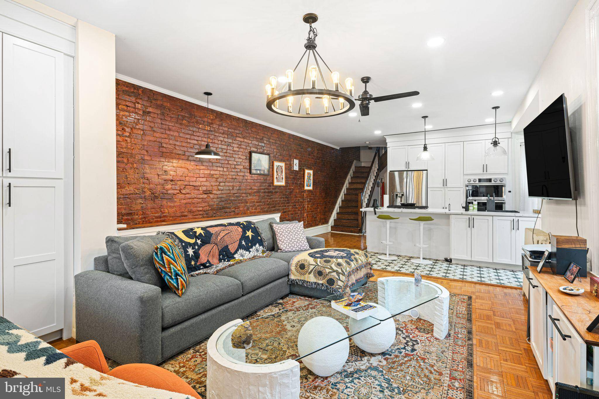 Philadelphia, PA 19143,818 S 49TH ST