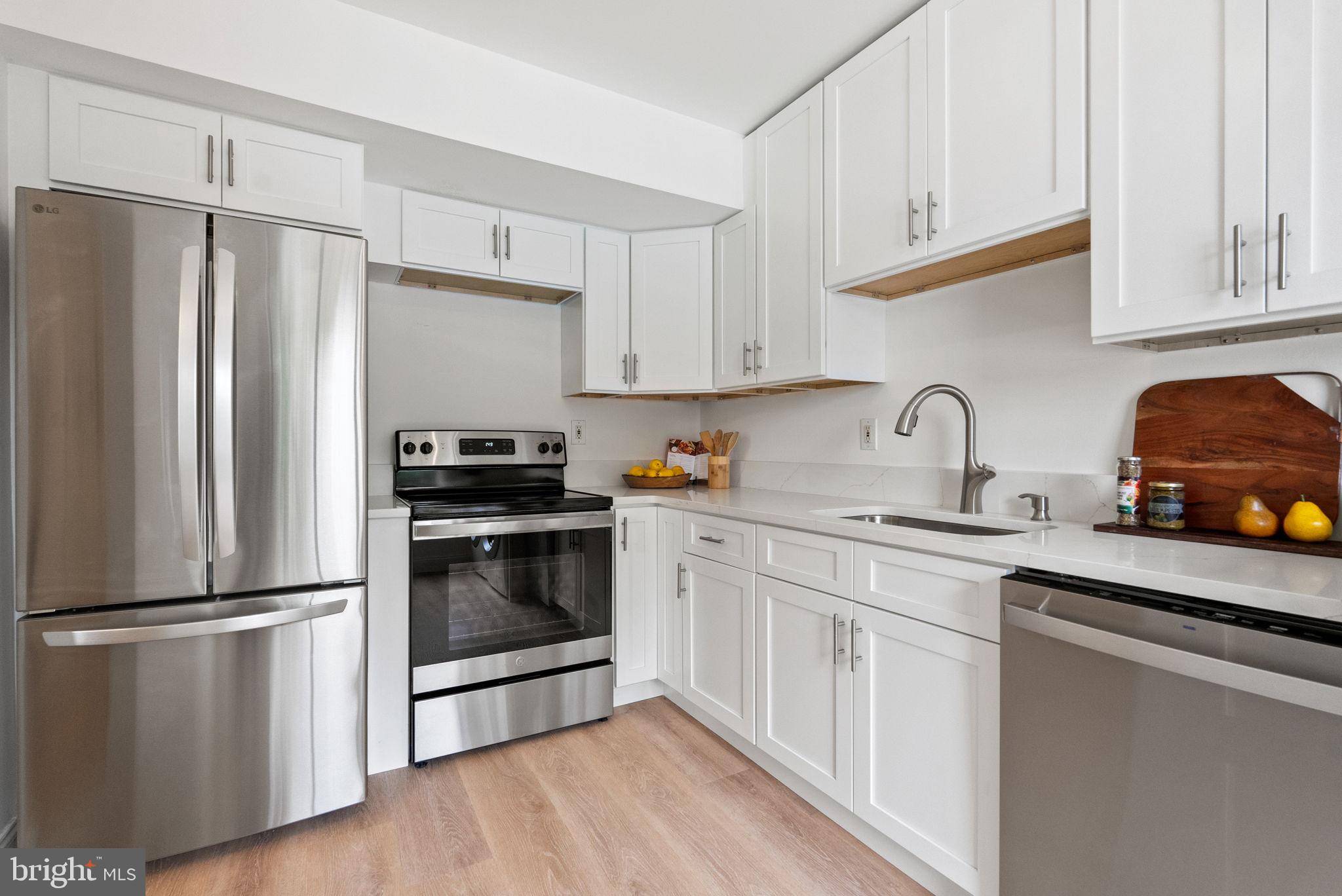 Fairfax, VA 22031,9713 KINGS CROWN CT #101