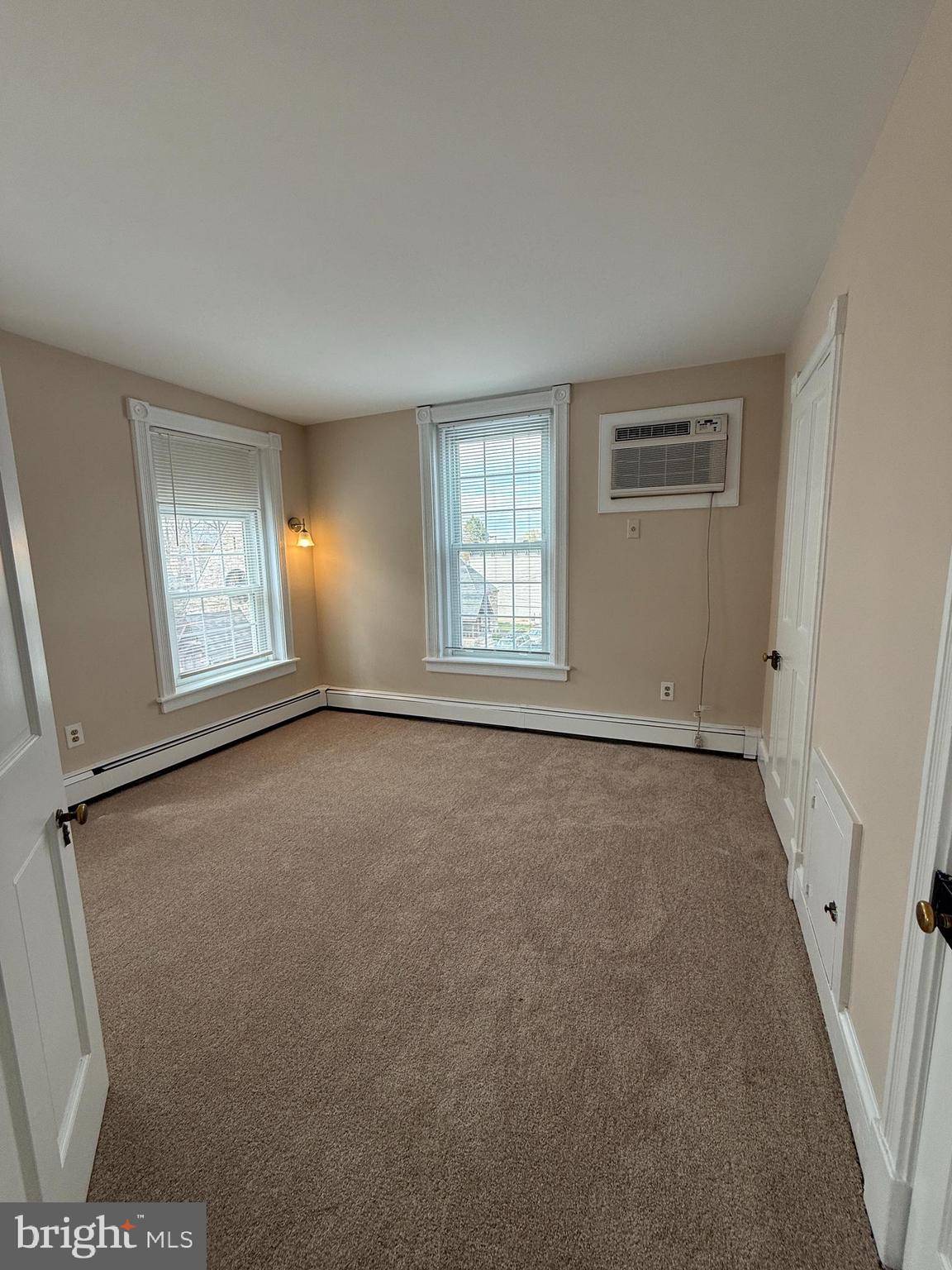 Lambertville, NJ 08530,74 N MAIN ST #3