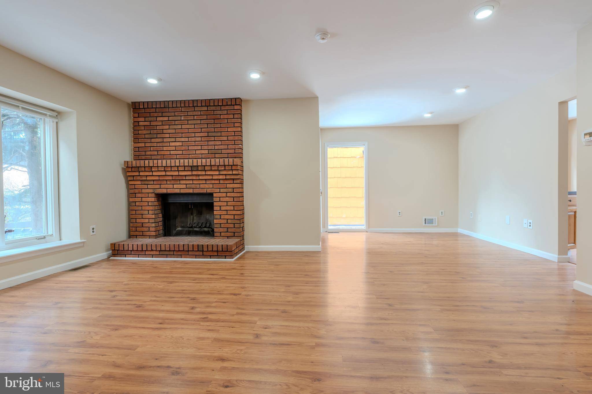 North Brunswick, NJ 08902,4 RIVERBEND DR