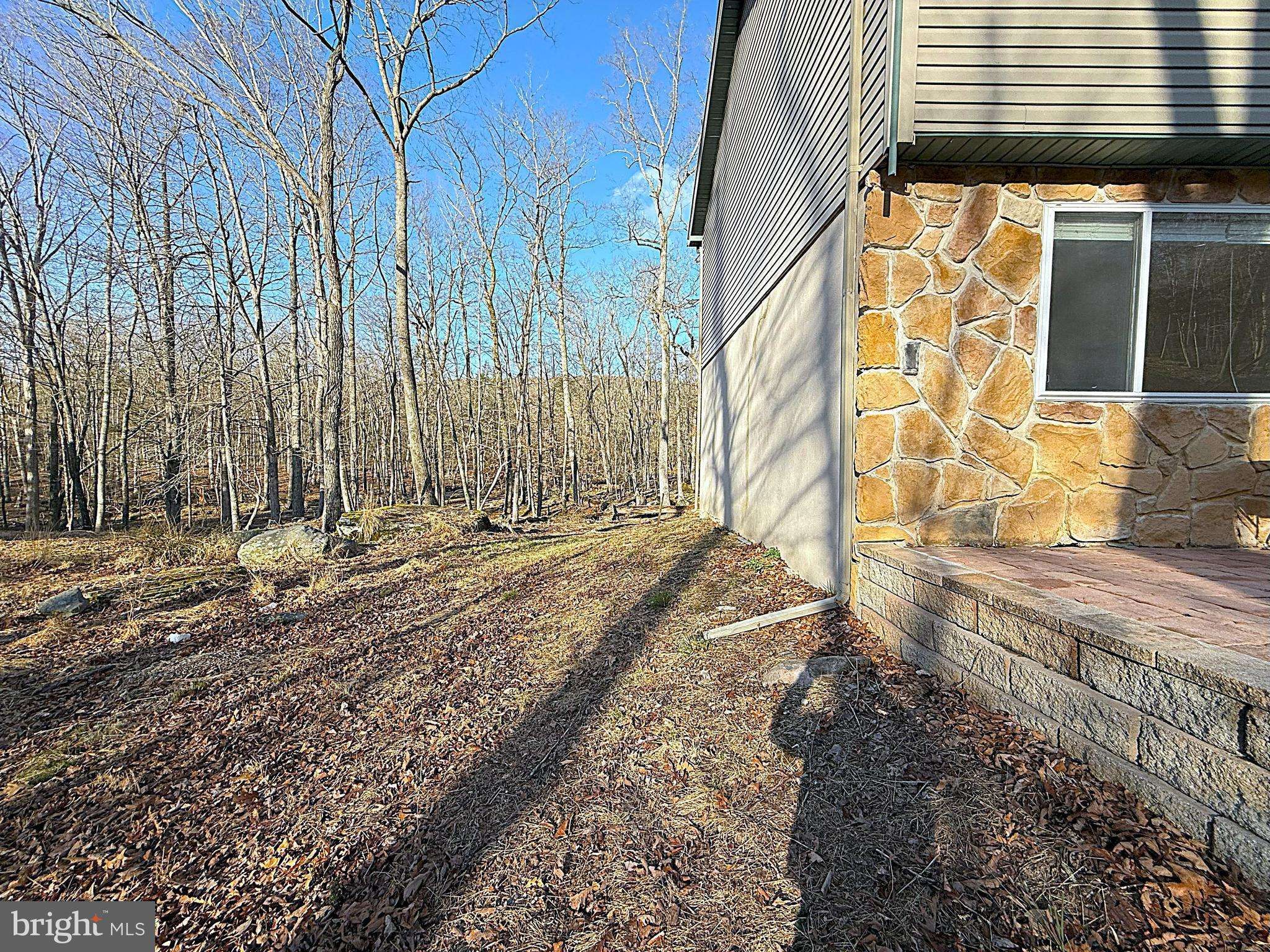 Bushkill, PA 18324,6486 DECKER DR