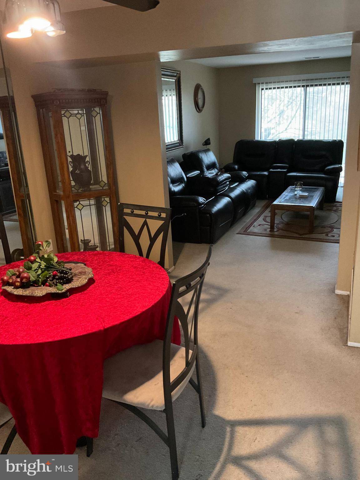 Hamilton, NJ 08690,413 SILVER CT