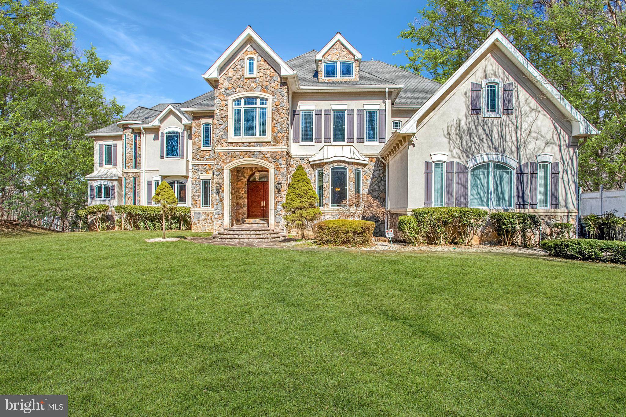 Mclean, VA 22101,7024 GREEN OAK DR