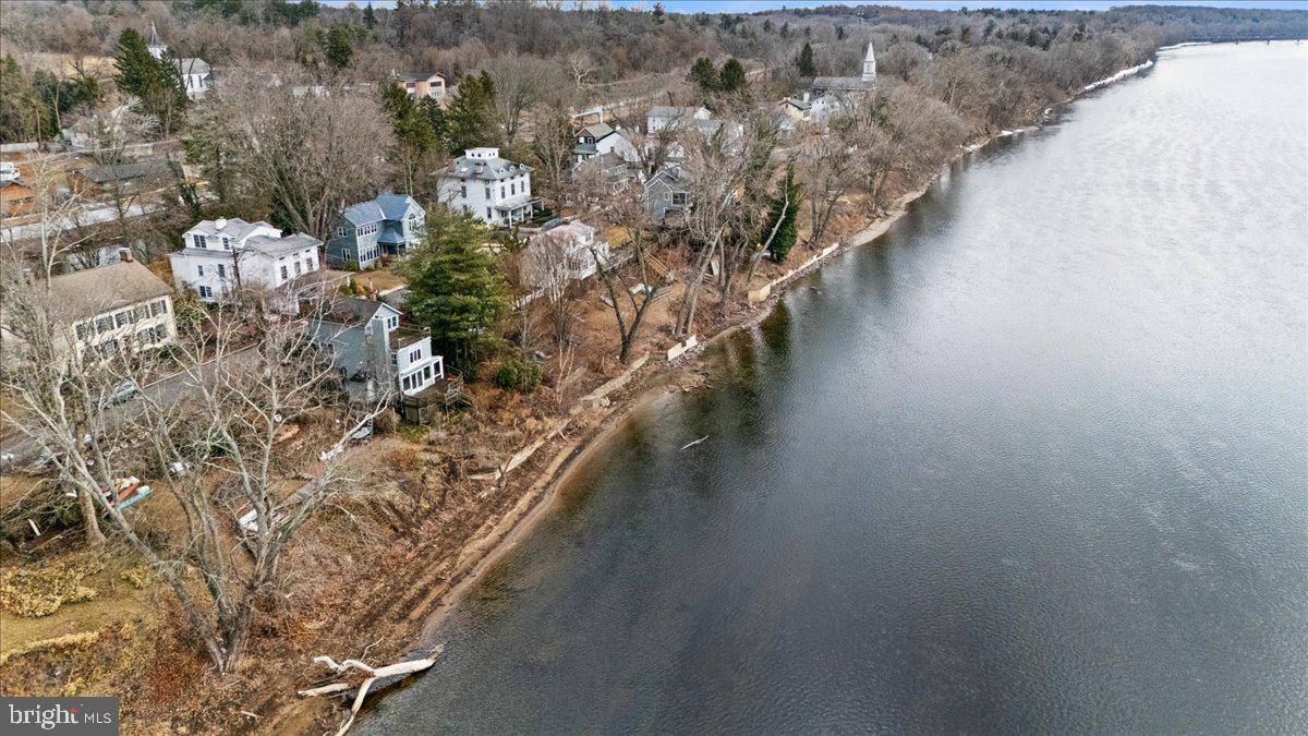 Titusville, NJ 08560,19 RIVER DR