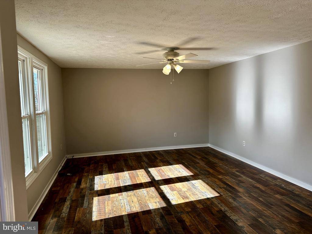 Reva, VA 22735,4903 W HOOVER RD