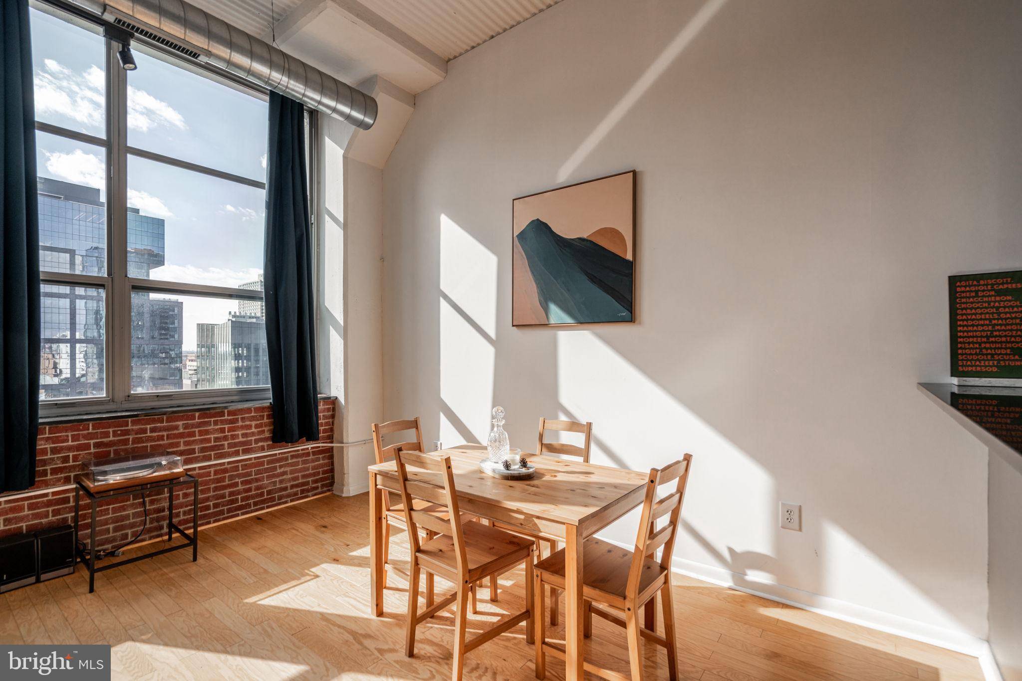 Philadelphia, PA 19103,2200-28 ARCH ST #1011
