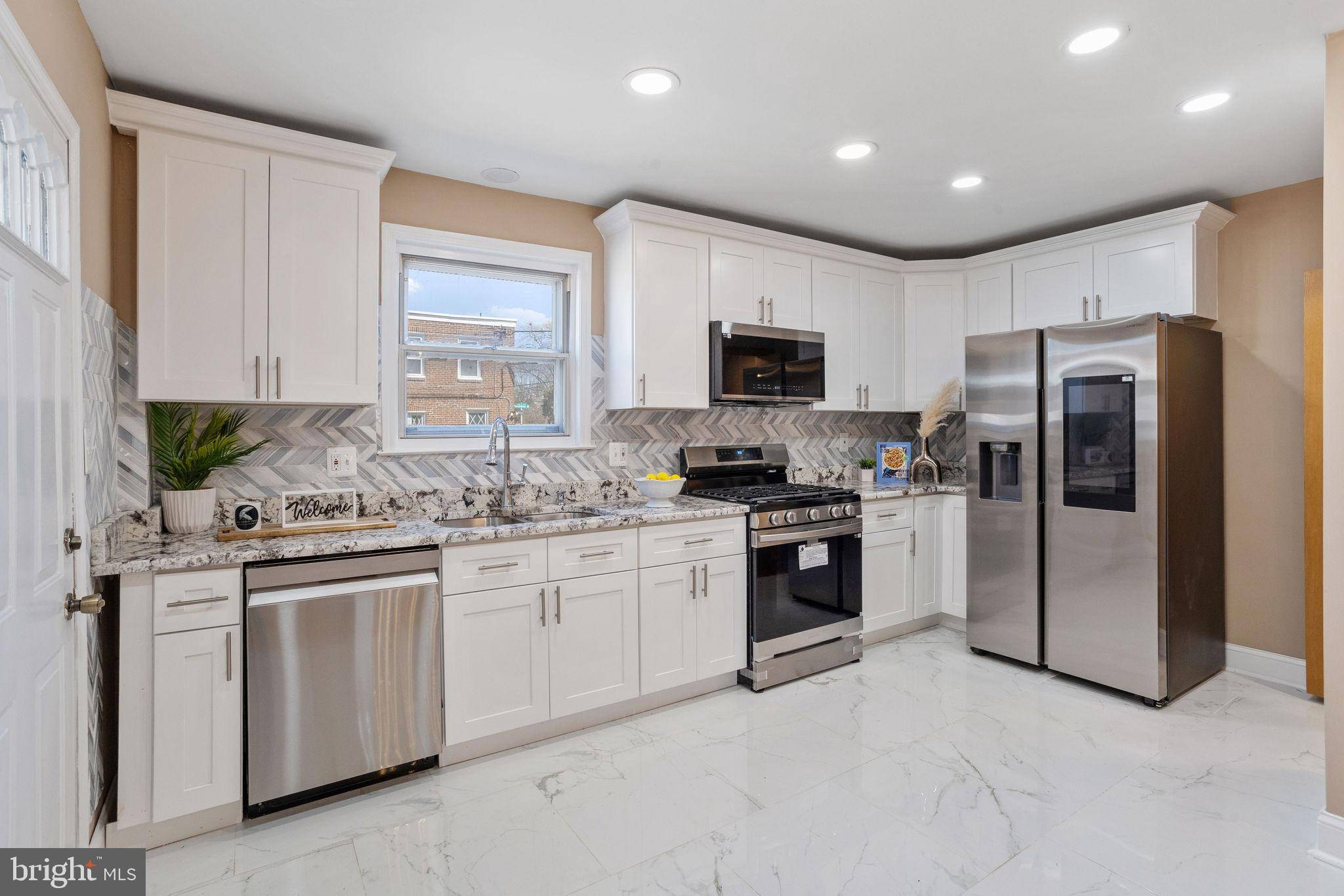 Philadelphia, PA 19111,825 MAGEE AVE