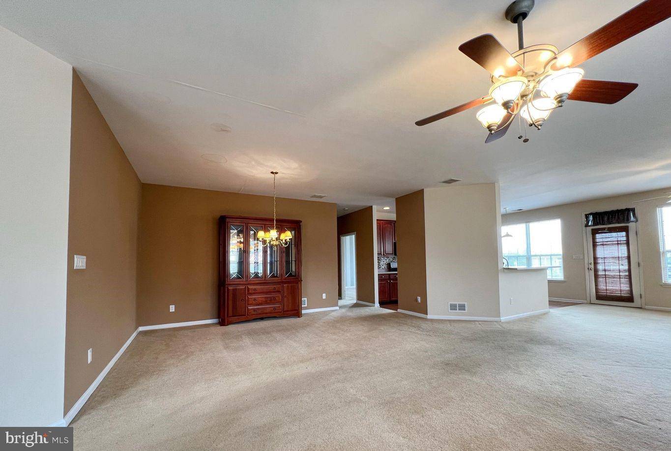 Columbus, NJ 08022,7 VANDEVERE LN