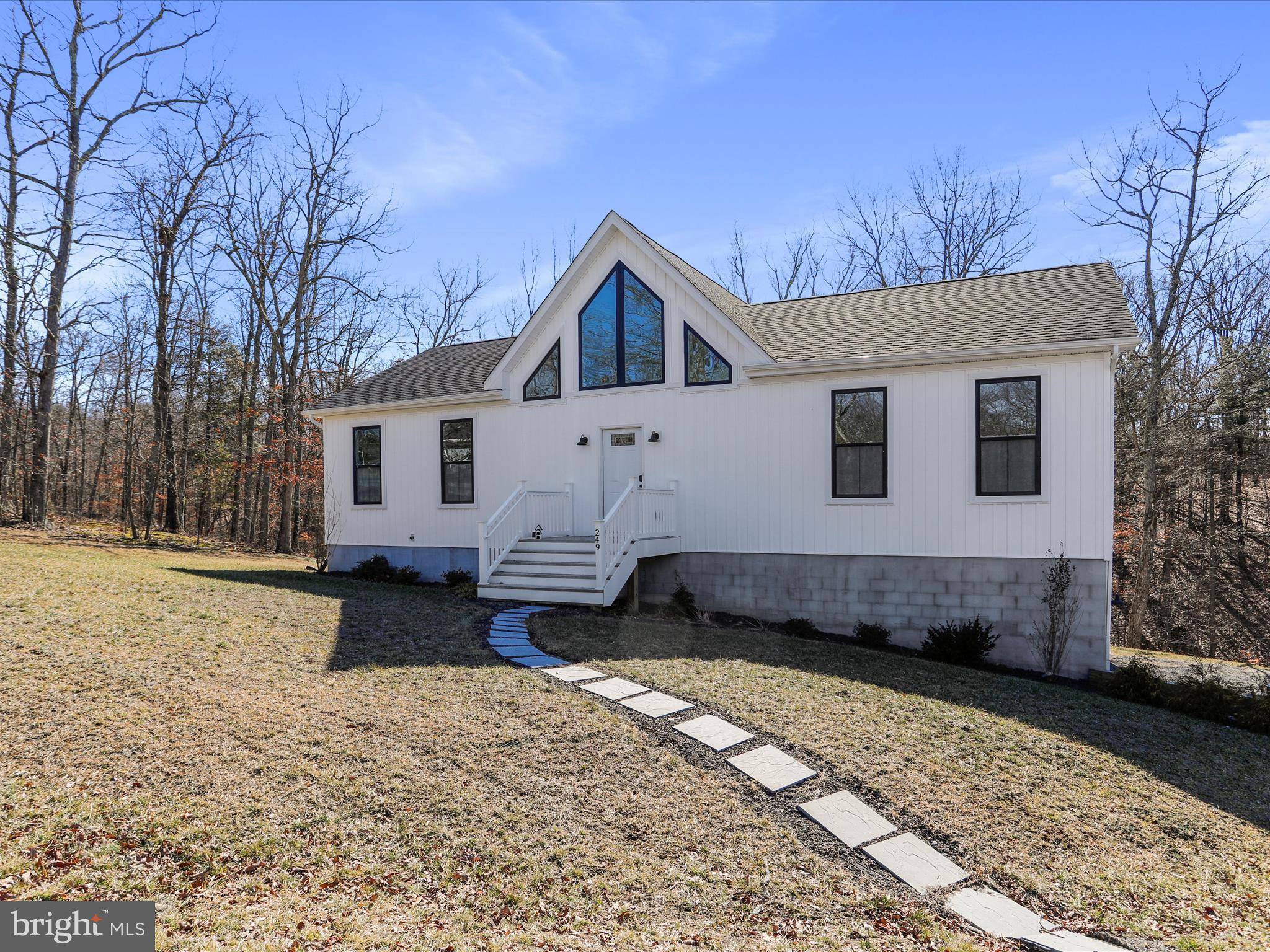 Berkeley Springs, WV 25411,249 FAIRVIEW OAKS LN